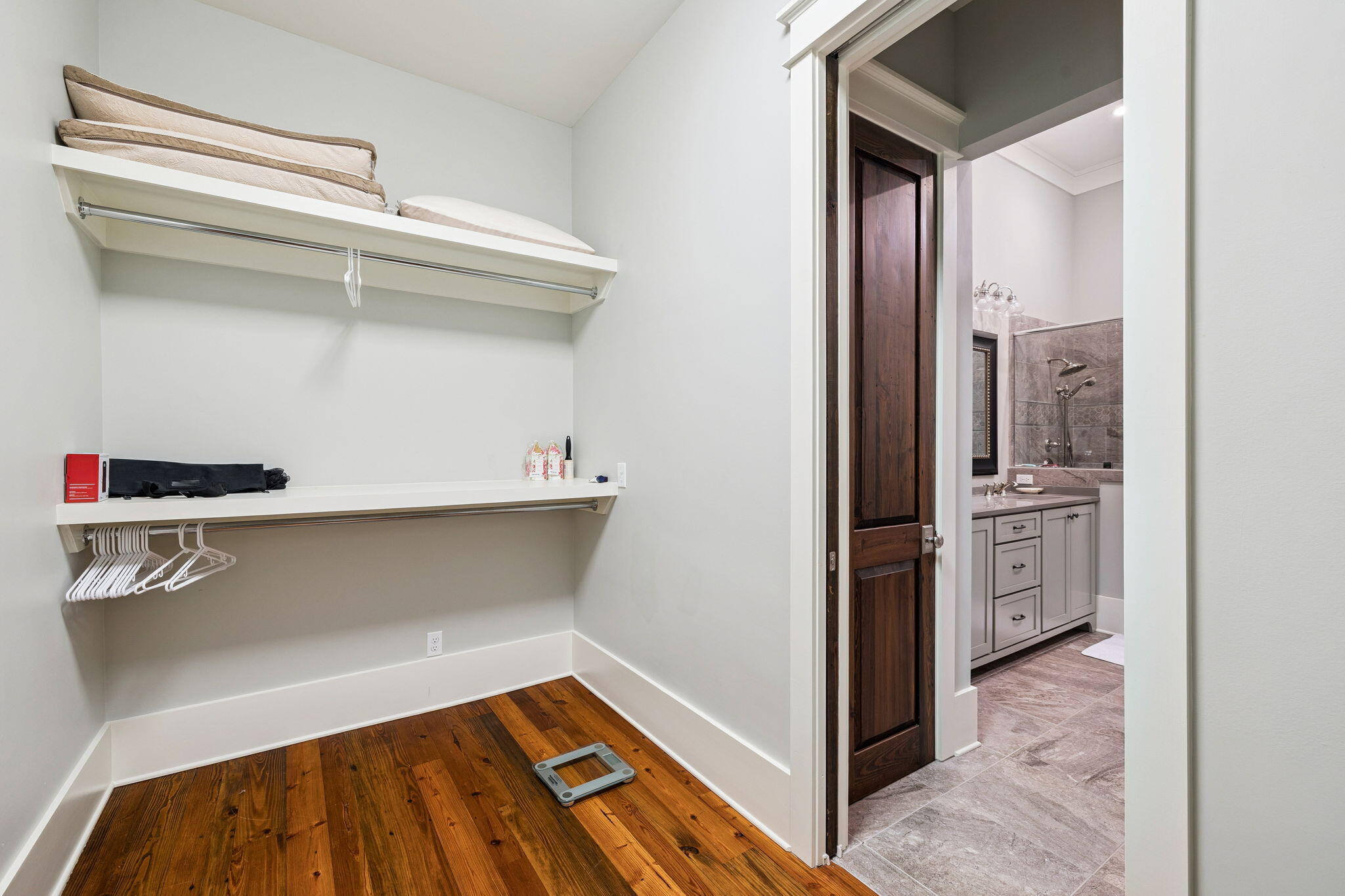 CHURCHILL OAKS - Residential