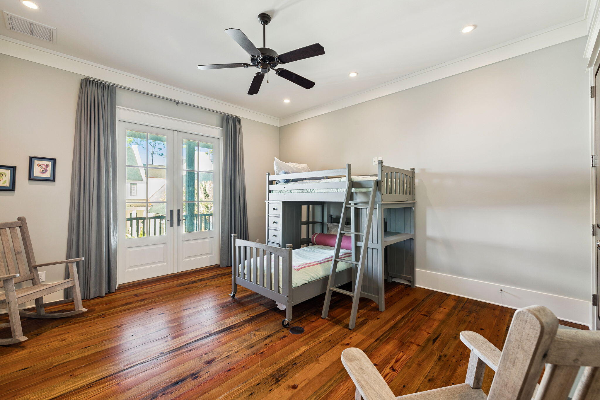 CHURCHILL OAKS - Residential