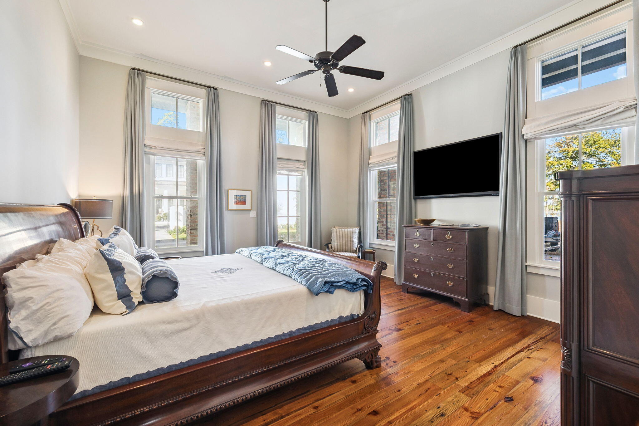 CHURCHILL OAKS - Residential