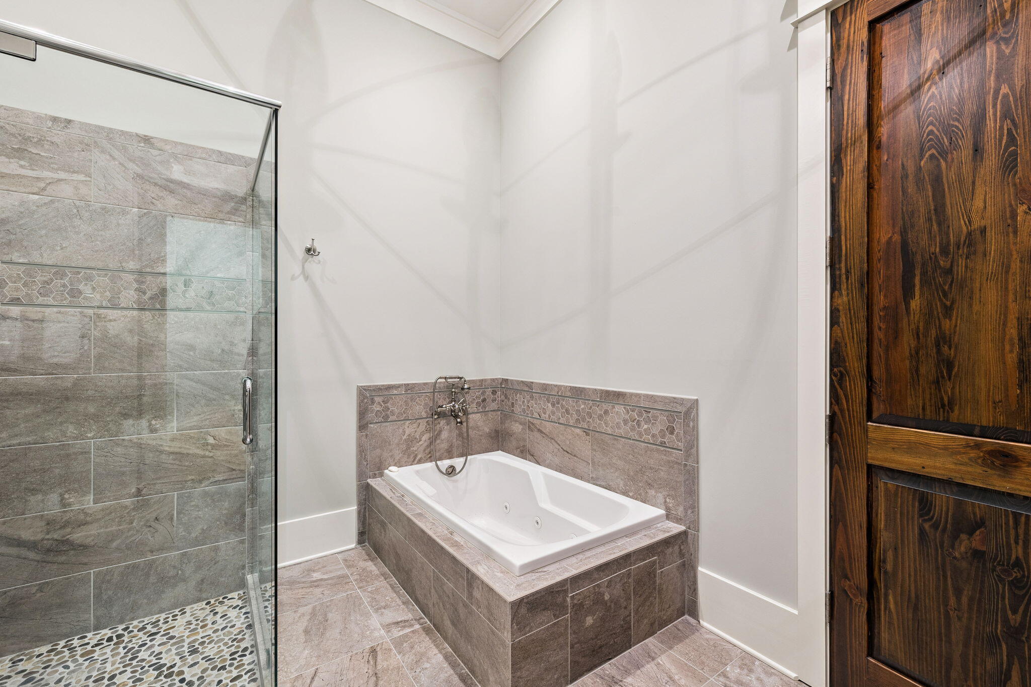 CHURCHILL OAKS - Residential