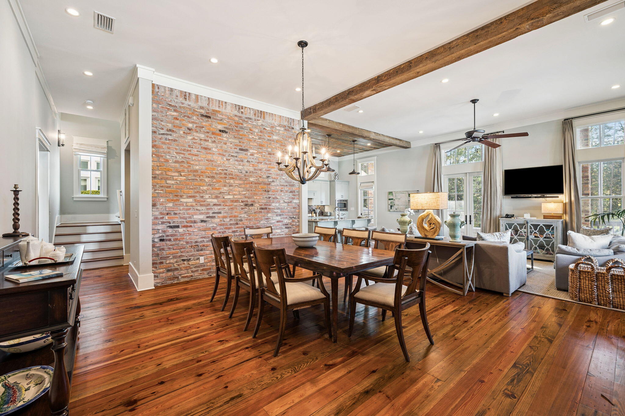 CHURCHILL OAKS - Residential