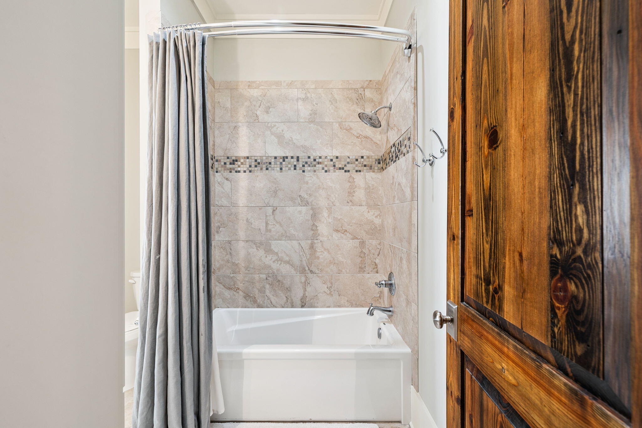 CHURCHILL OAKS - Residential