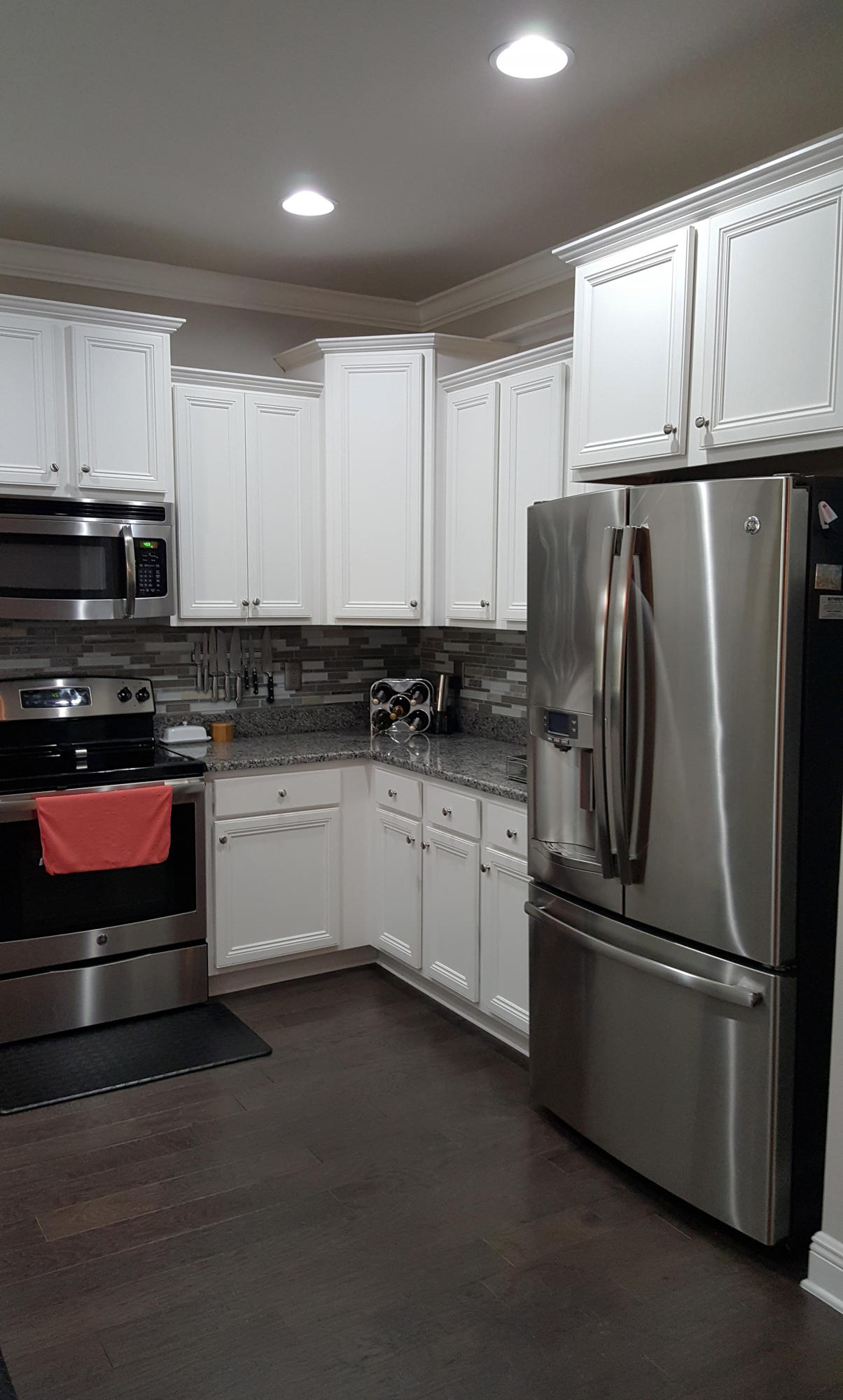 WHISPERING LAKE - Residential