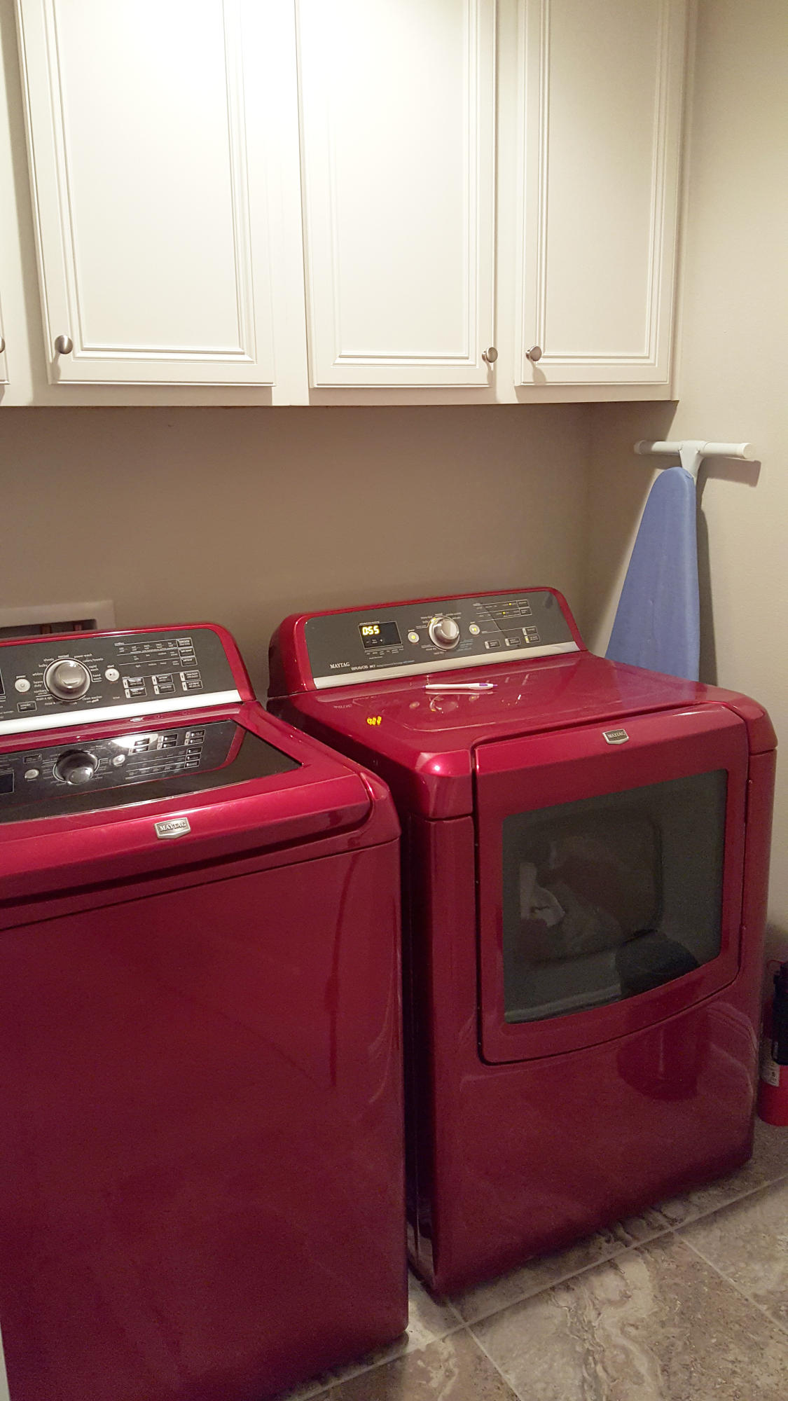 WHISPERING LAKE - Residential