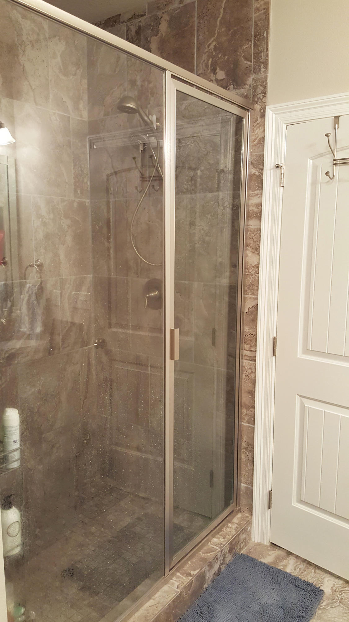 WHISPERING LAKE - Residential