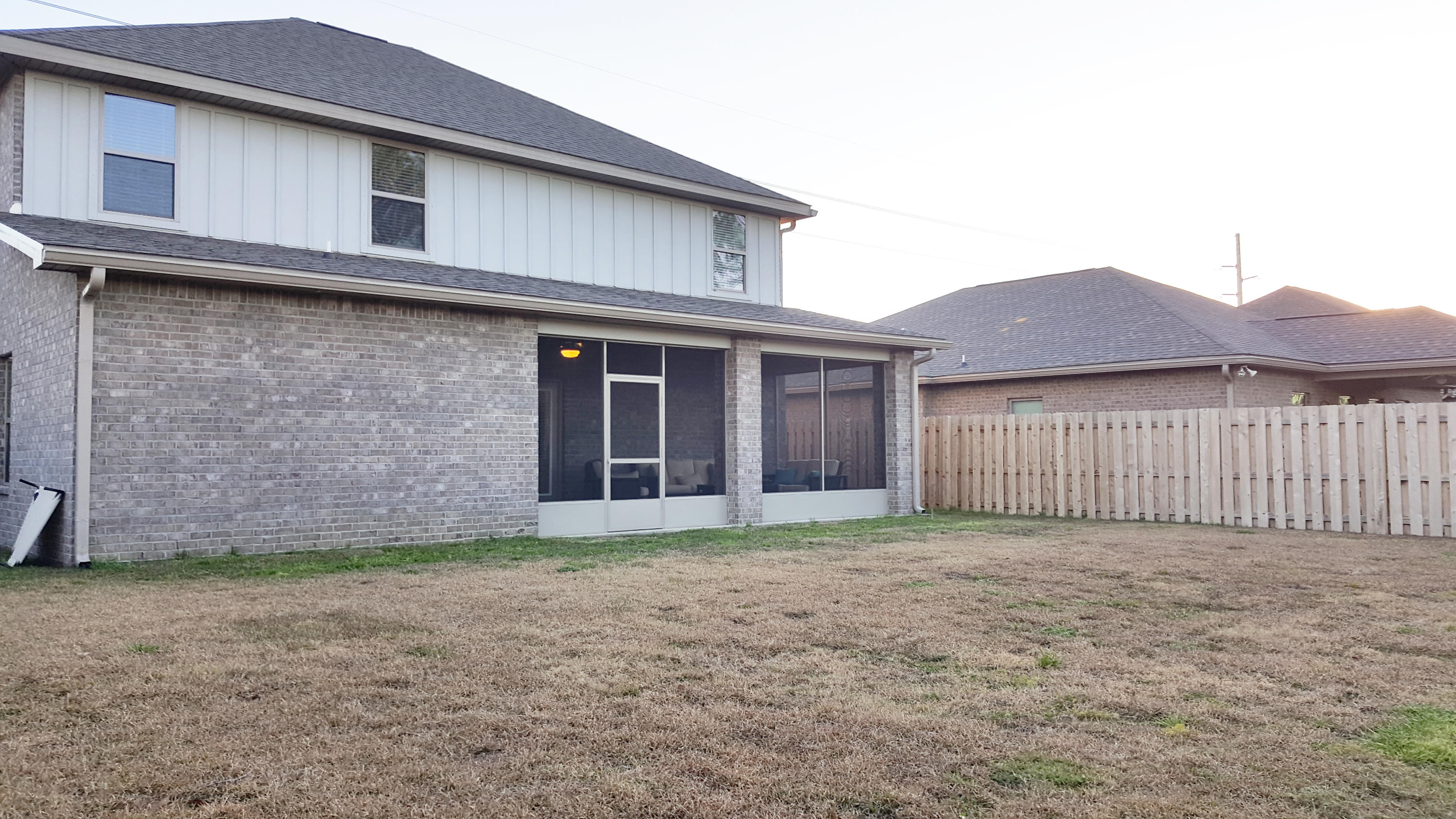 WHISPERING LAKE - Residential