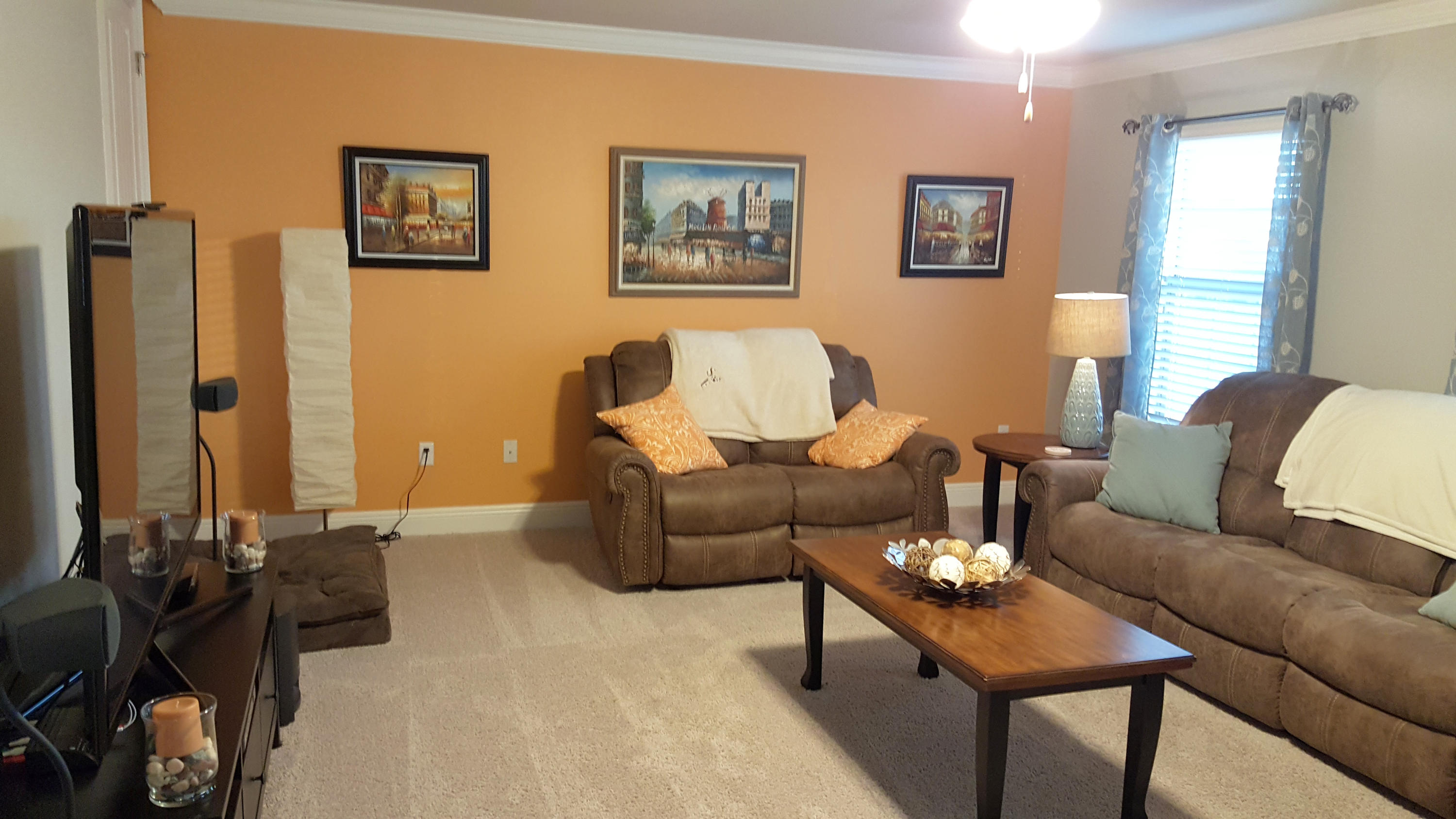 WHISPERING LAKE - Residential