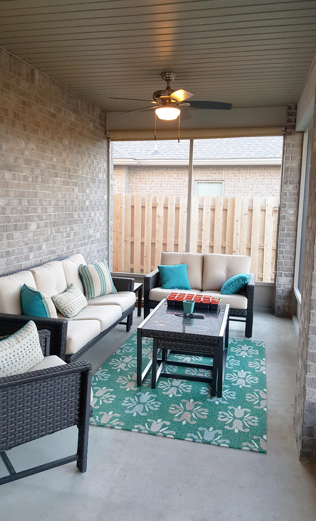 WHISPERING LAKE - Residential