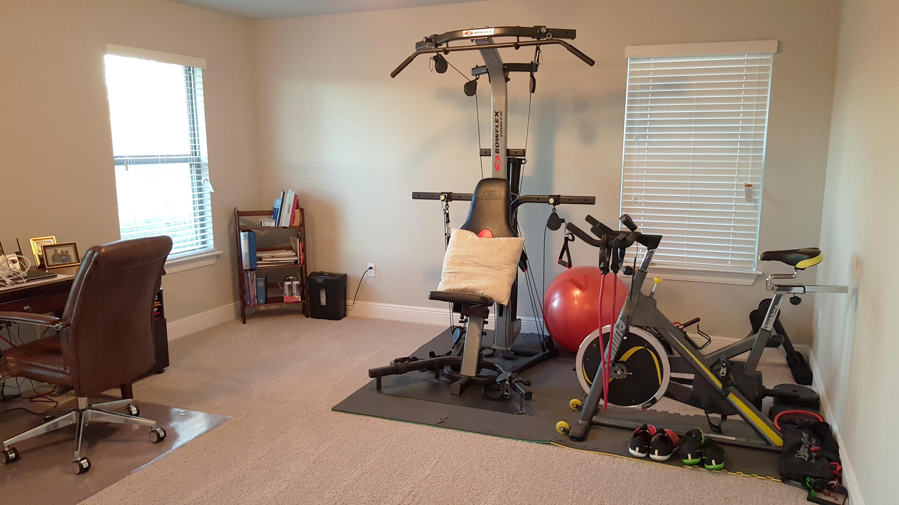 WHISPERING LAKE - Residential