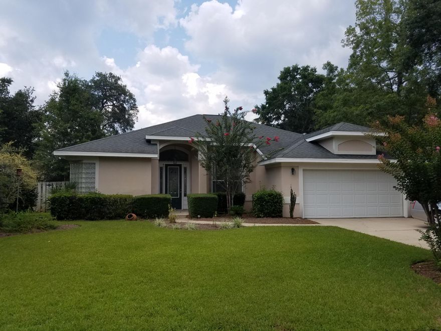 PRICED BELOW MARKET! Needs new carpet, paint and updating. Soaring ceilings, fantastic amounts of natural light, gas fireplace, open floor plan, split bedrooms...all wrapped around a SPARKLING screened-in pool, WALKING distance to the Bluewater Bay MARINA on the beautiful Choctawhatchee Bay!! WOW...This custom home was designed for the family that likes to entertain...HUGE KITCHEN, tons of counter and cabinet space and room for everyone to congregate. A POCKET DOOR closes off the additional bedrooms for added privacy. After the guests leave, slip out to the private pool from the spacious MASTER BEDROOM for a relaxing swim. The master bathroom has a GARDEN TUB, double vanity and separate shower. 2 YR OLD HVAC, Water heater, mircrowave & dishwasher 3 yrs.+/- Golf, Tennis, Swim, Trails..