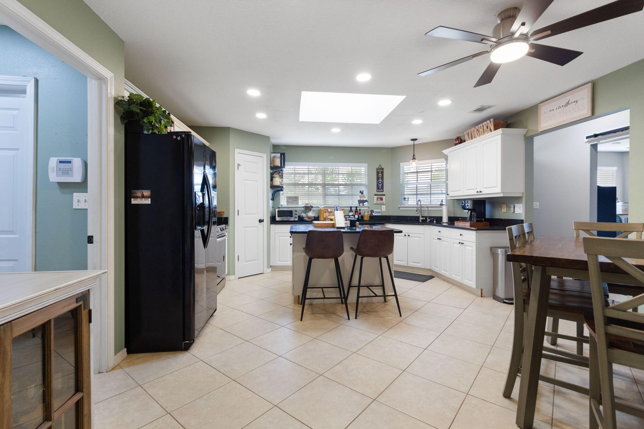 SHADOW OAK S/D LOT 28 - Residential Lease
