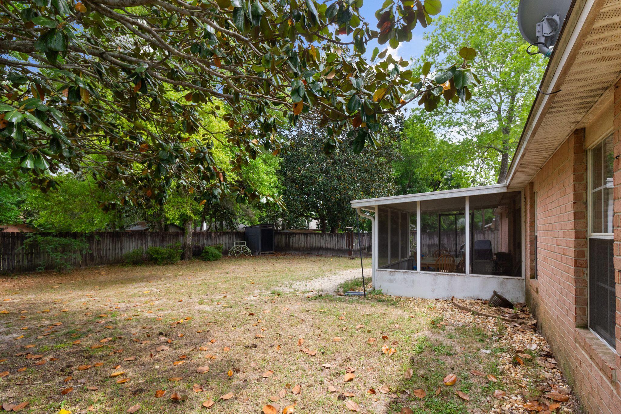 SHADOW OAK S/D LOT 28 - Residential Lease