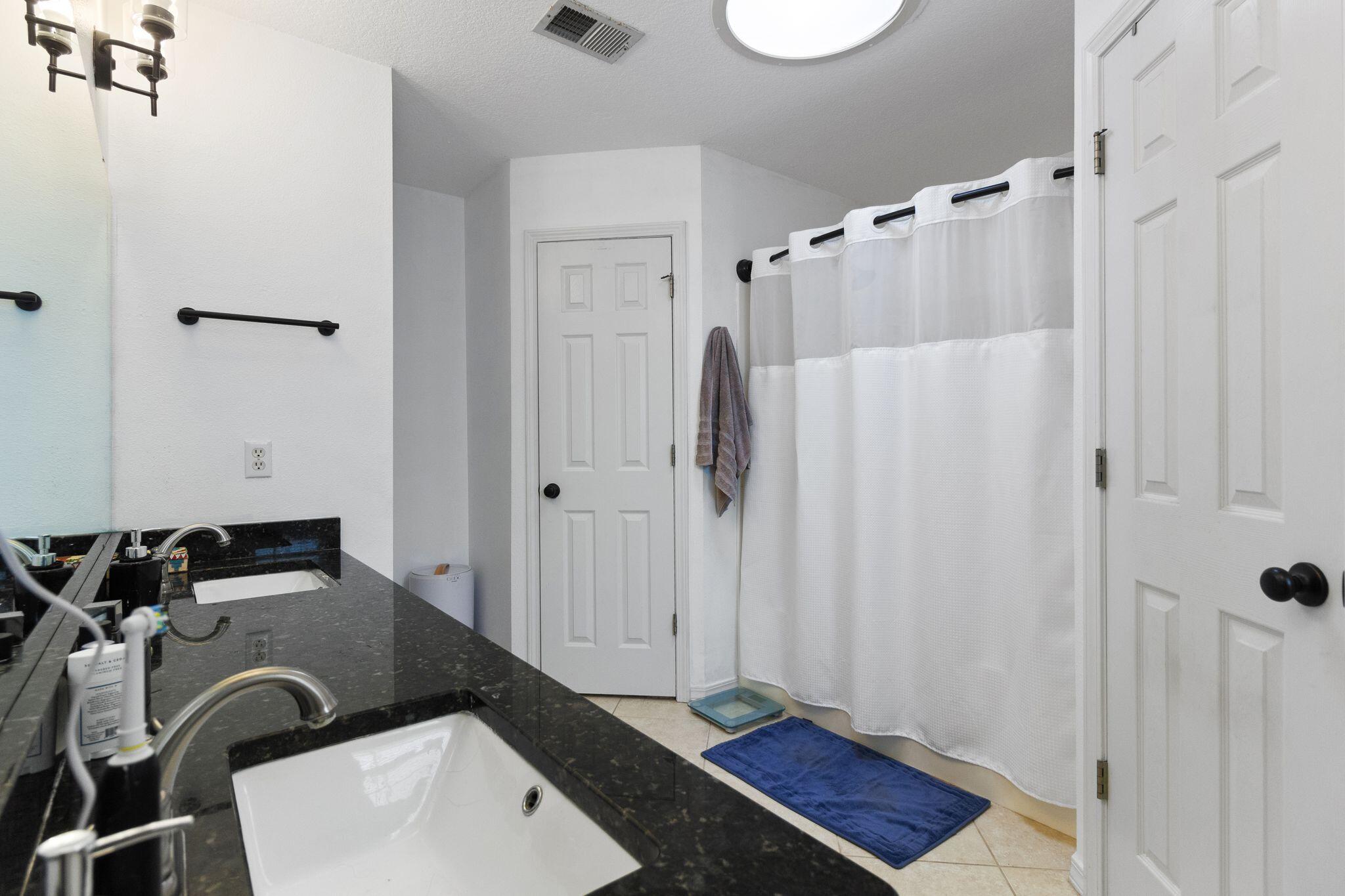 SHADOW OAK S/D LOT 28 - Residential Lease