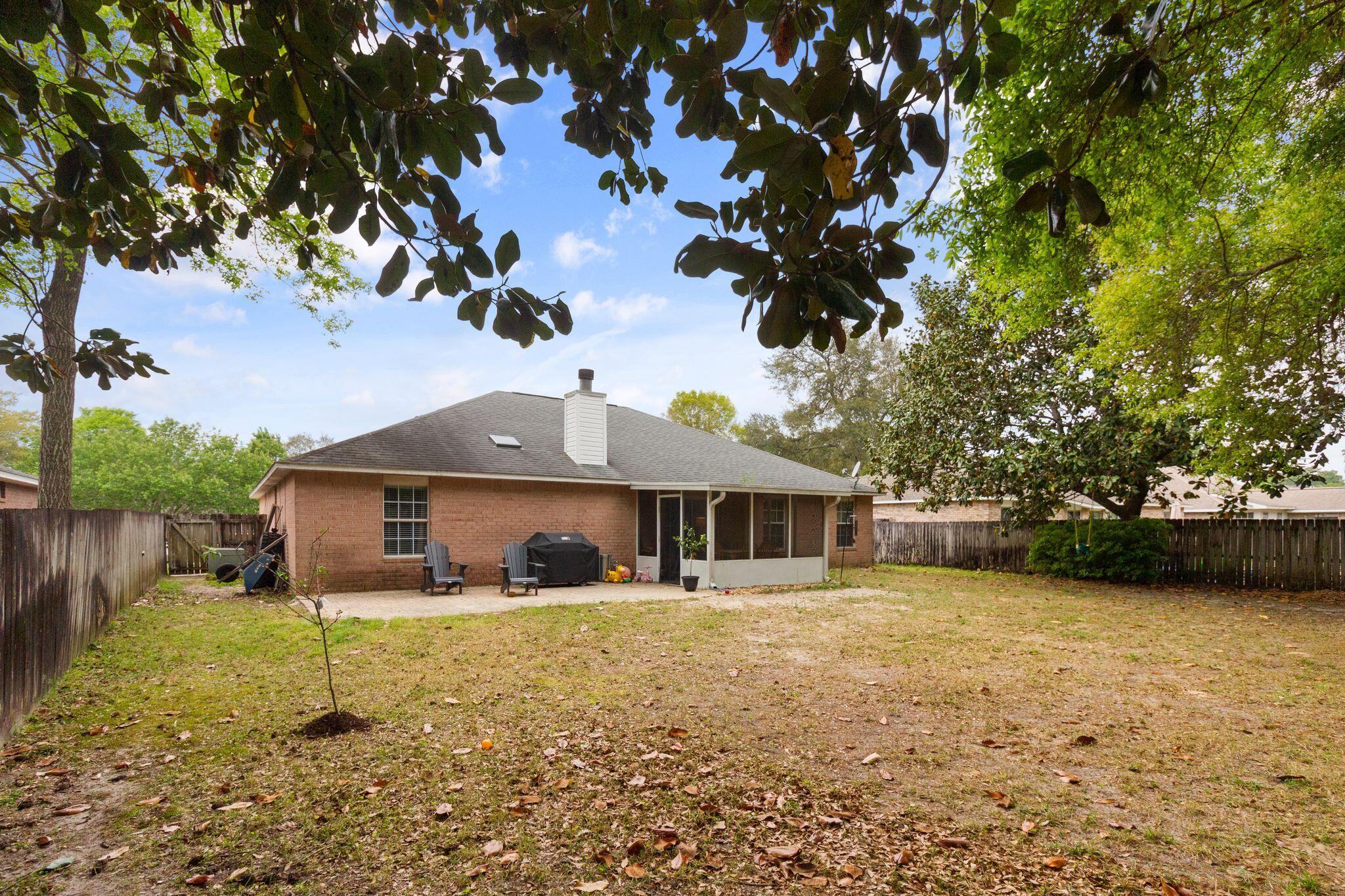 SHADOW OAK S/D LOT 28 - Residential Lease