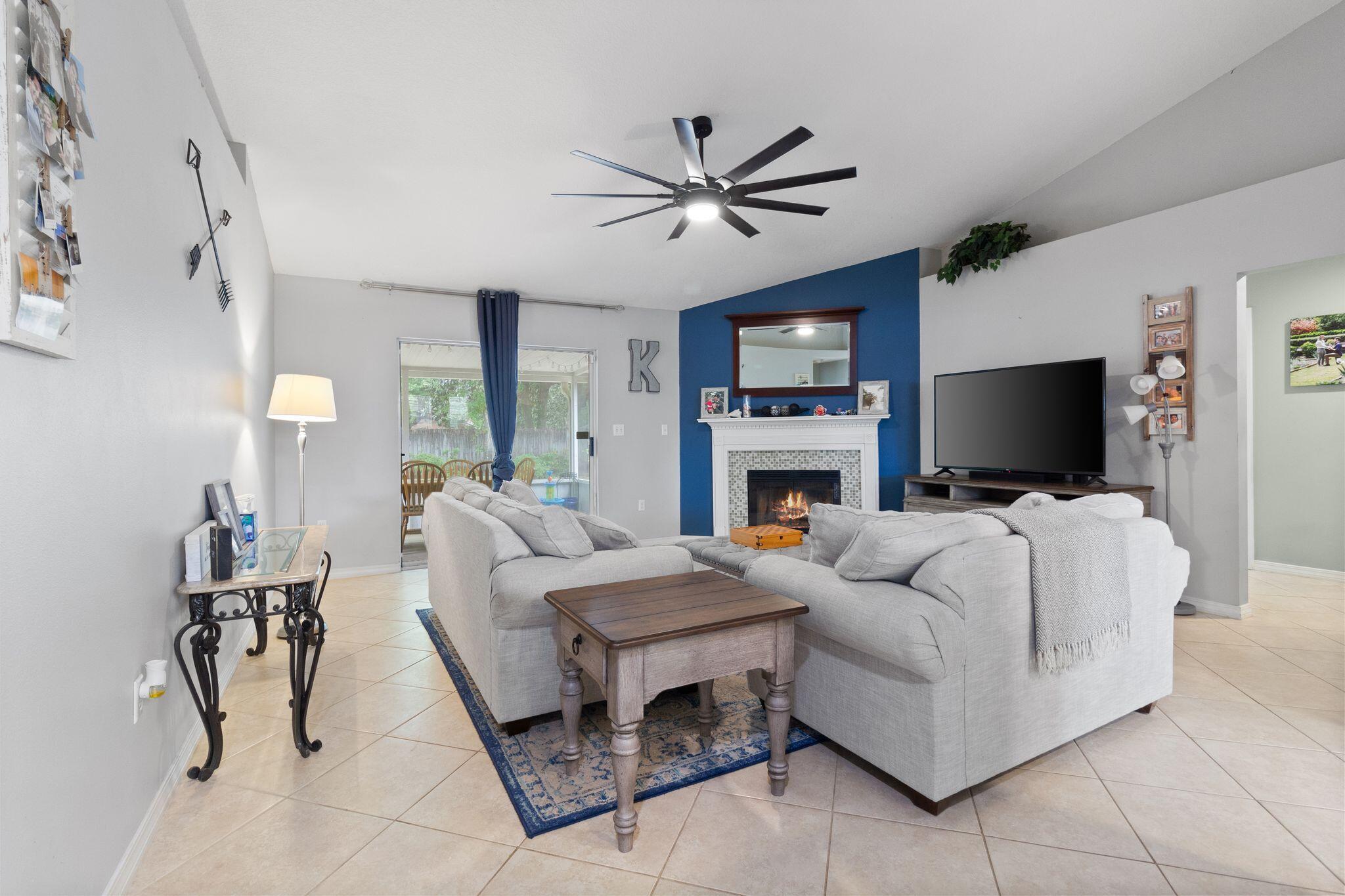 SHADOW OAK S/D LOT 28 - Residential Lease