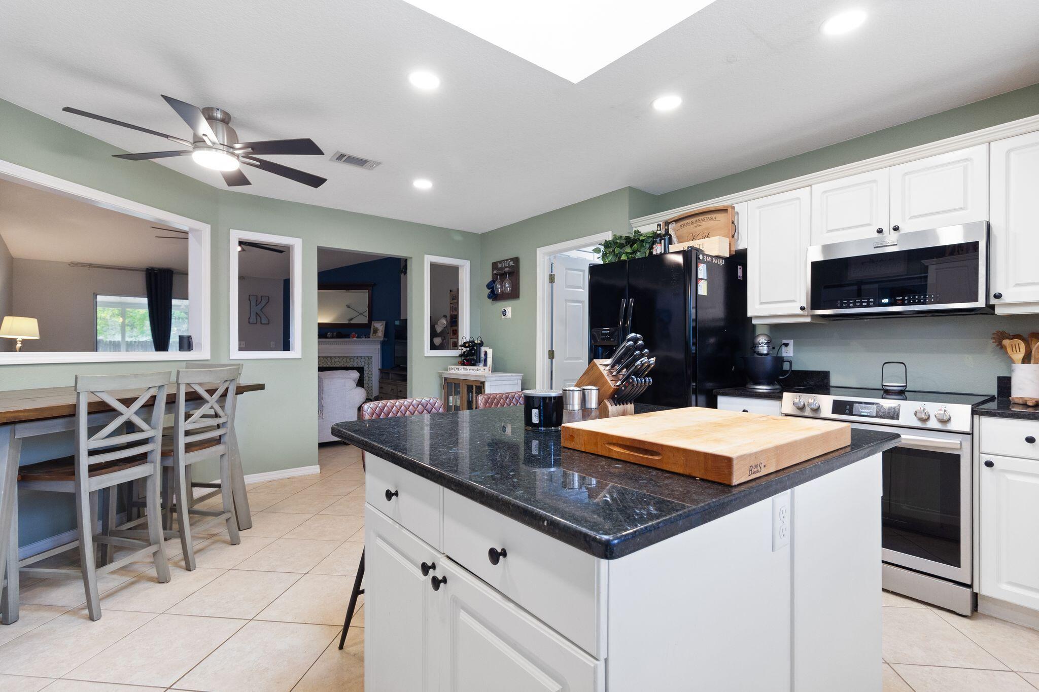 SHADOW OAK S/D LOT 28 - Residential Lease