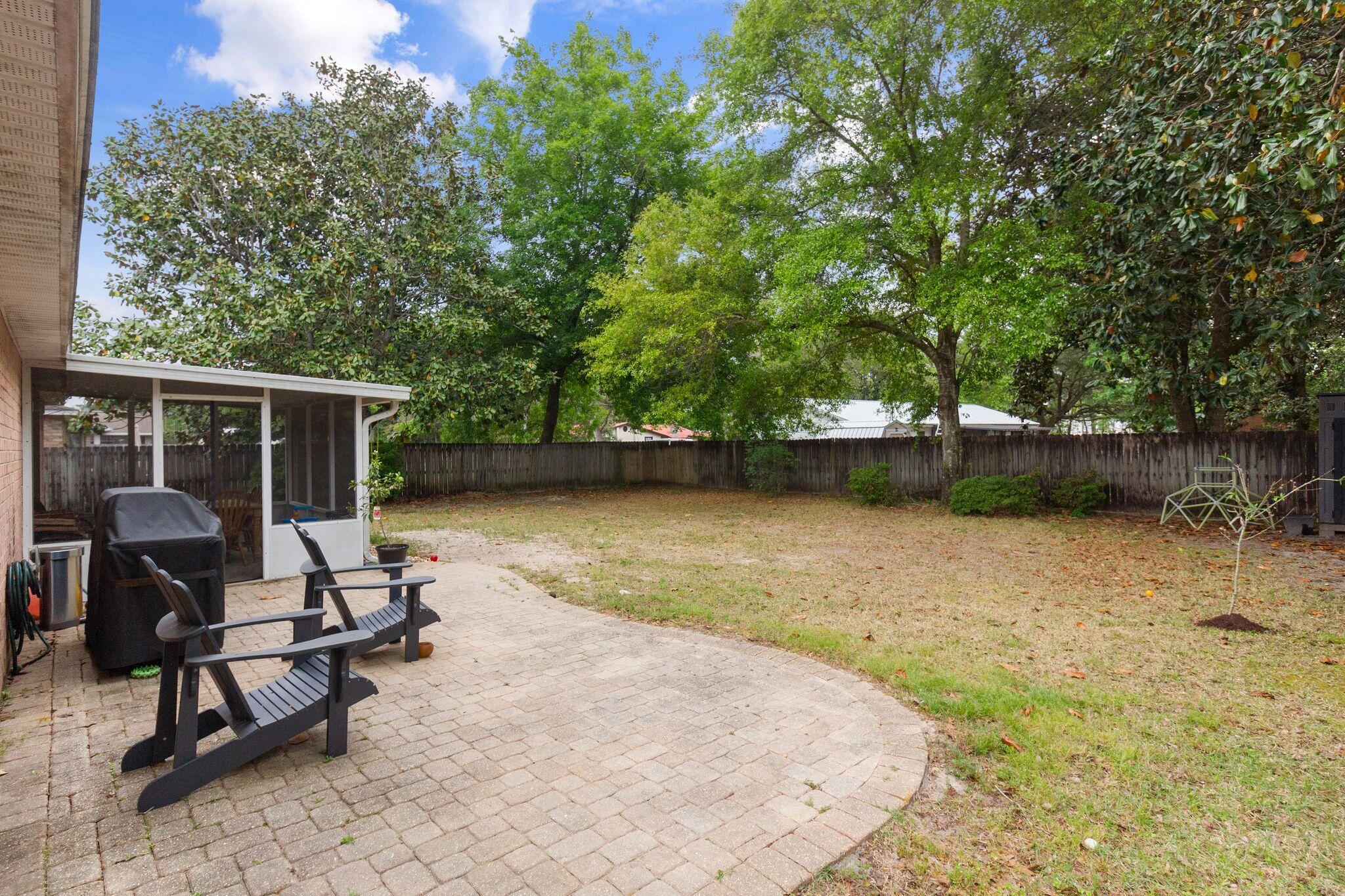 SHADOW OAK S/D LOT 28 - Residential Lease