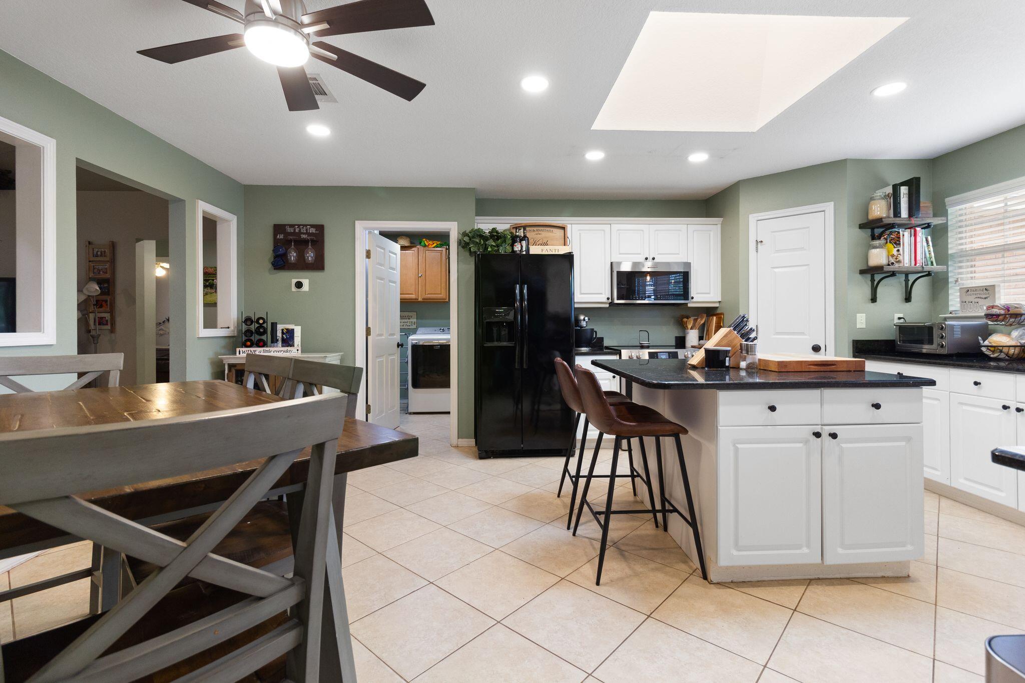 SHADOW OAK S/D LOT 28 - Residential Lease