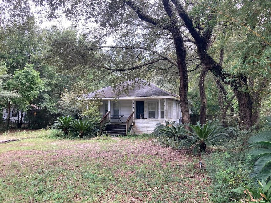 Great Investment opportunity, large 2/1, 1200 sqft on nearly a half-acre.
This house is located blocks from the water in Choctaw Beach just minutes from the beautiful white sand beaches of Destin.
The property does need some work and updates, but the house is solid and well built. this would make a great vacation rental or Airbnb.
Don't wait this one won't last long!!