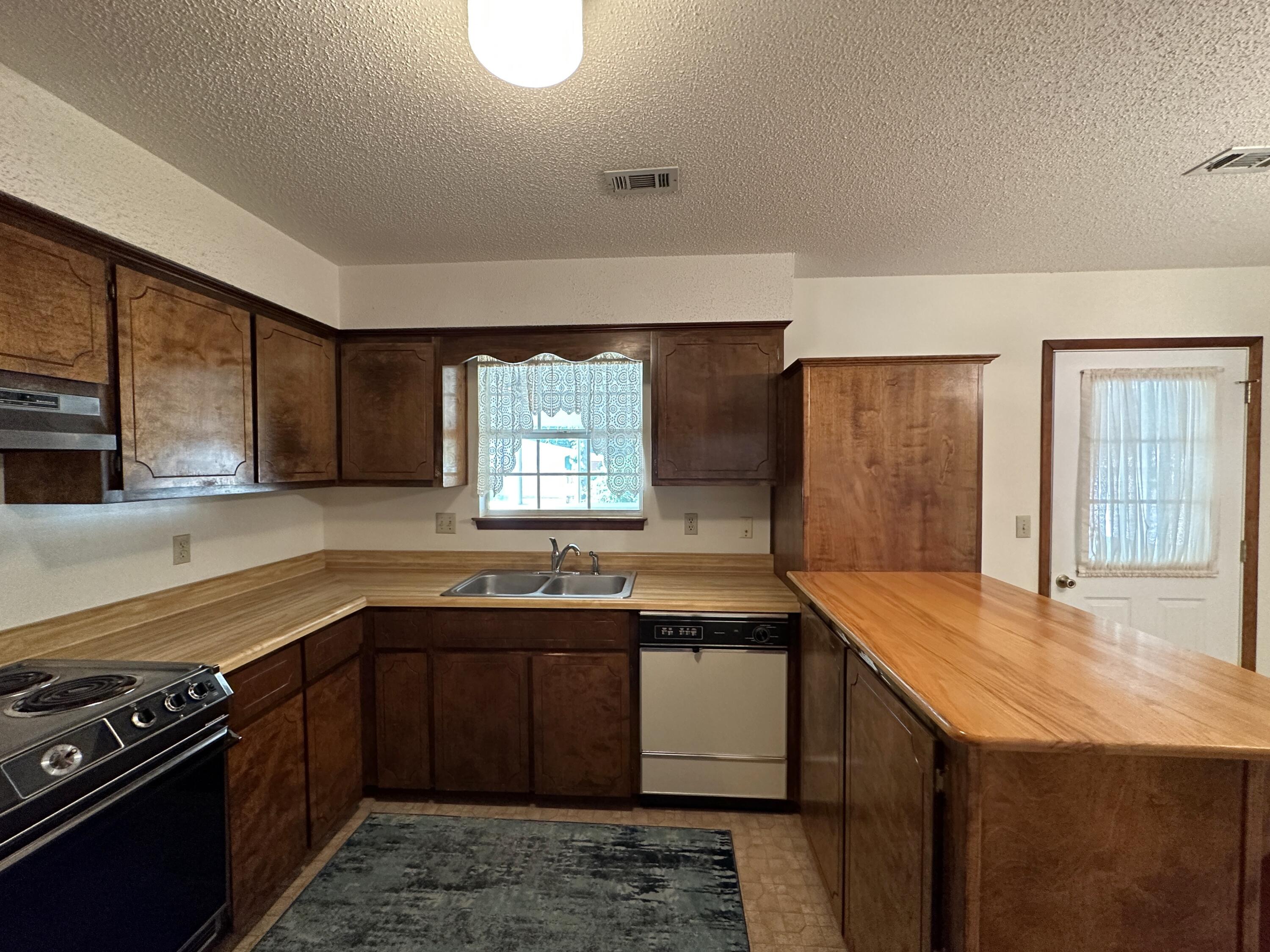 CORNER OAKS ESTATES - Residential