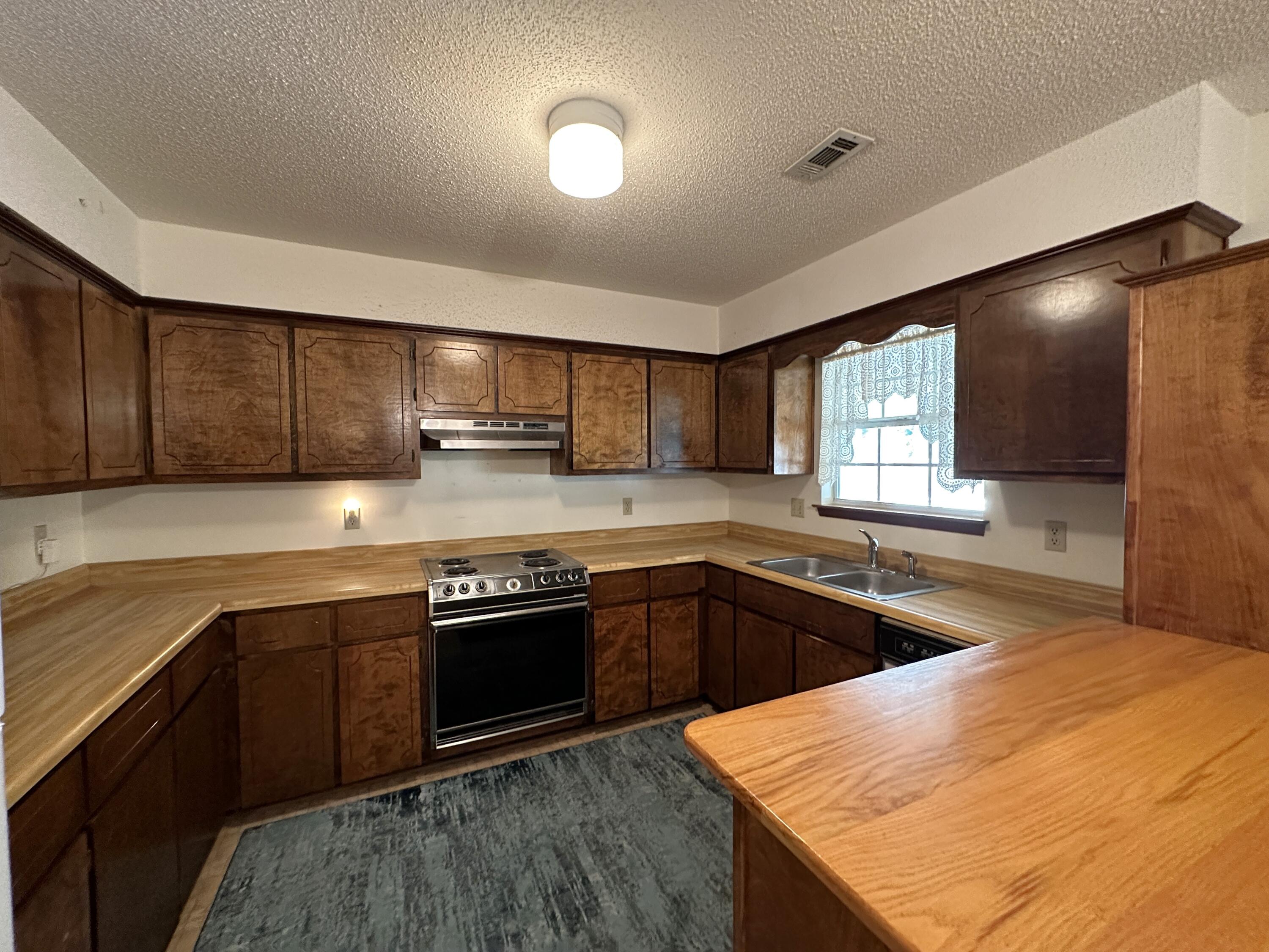 CORNER OAKS ESTATES - Residential