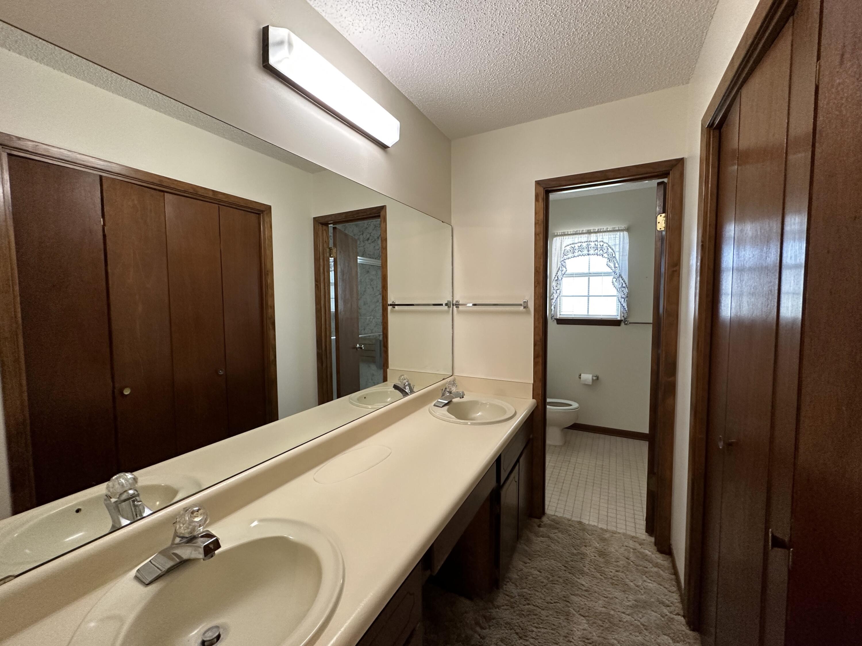 CORNER OAKS ESTATES - Residential