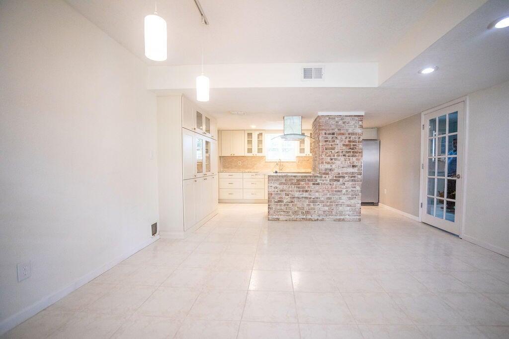 EDGEWATER VILLAGE - Residential Lease