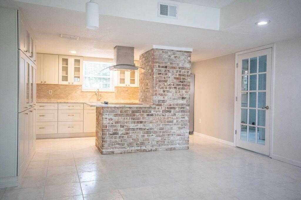 EDGEWATER VILLAGE - Residential Lease