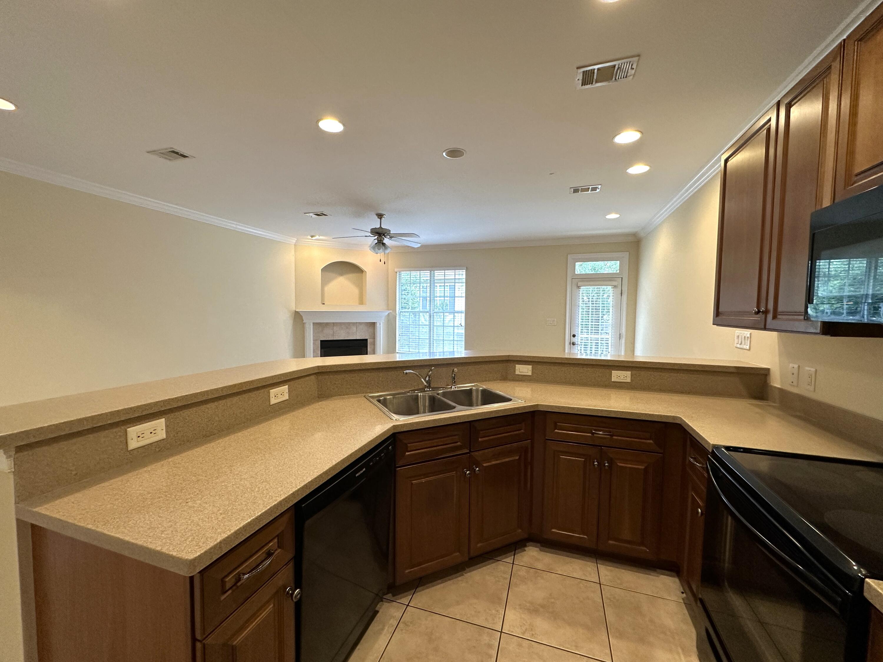 WALTON OAKS TOWNHOMES - Residential Lease