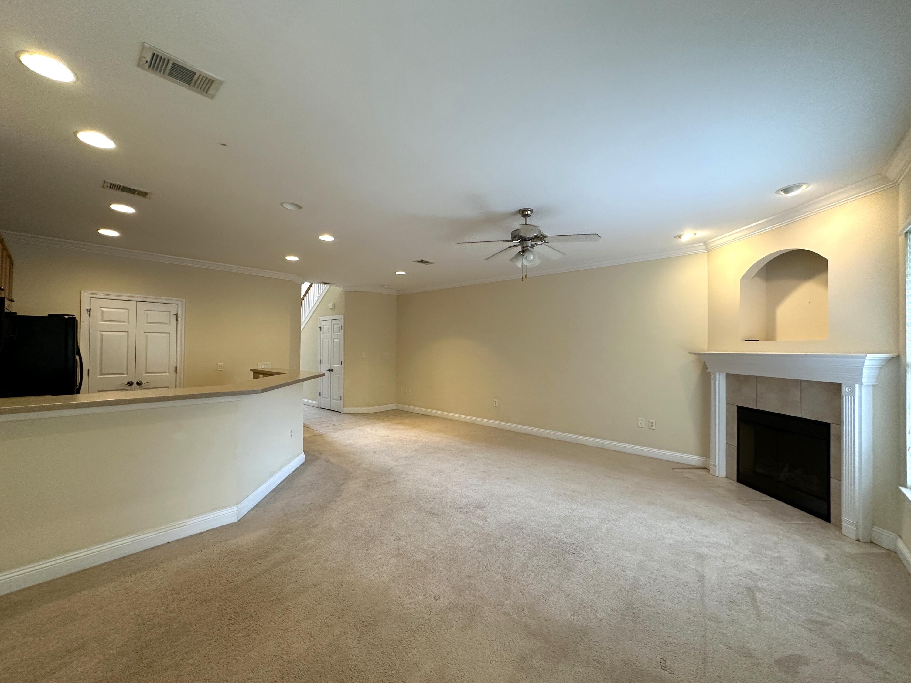 WALTON OAKS TOWNHOMES - Residential Lease