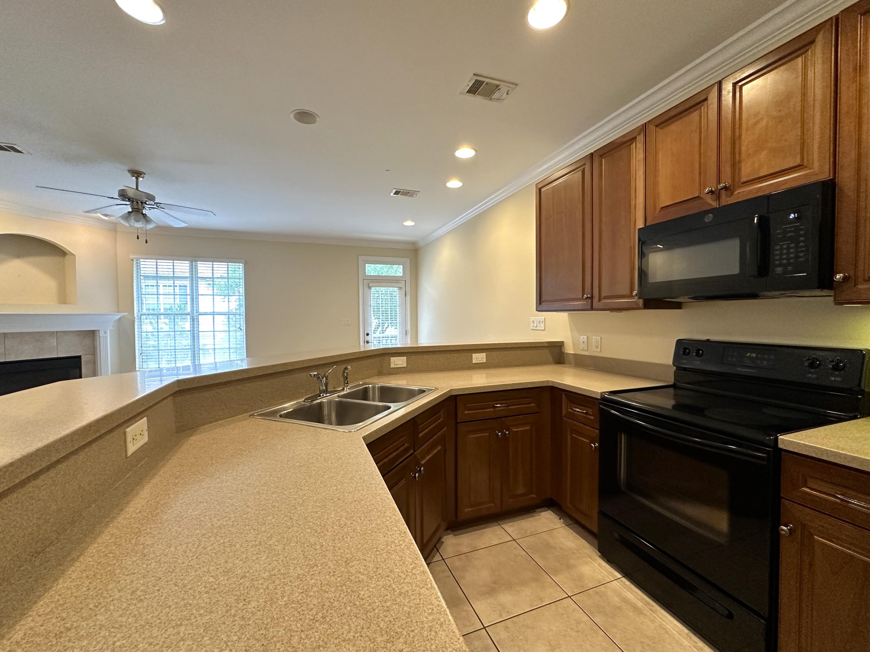 WALTON OAKS TOWNHOMES - Residential Lease