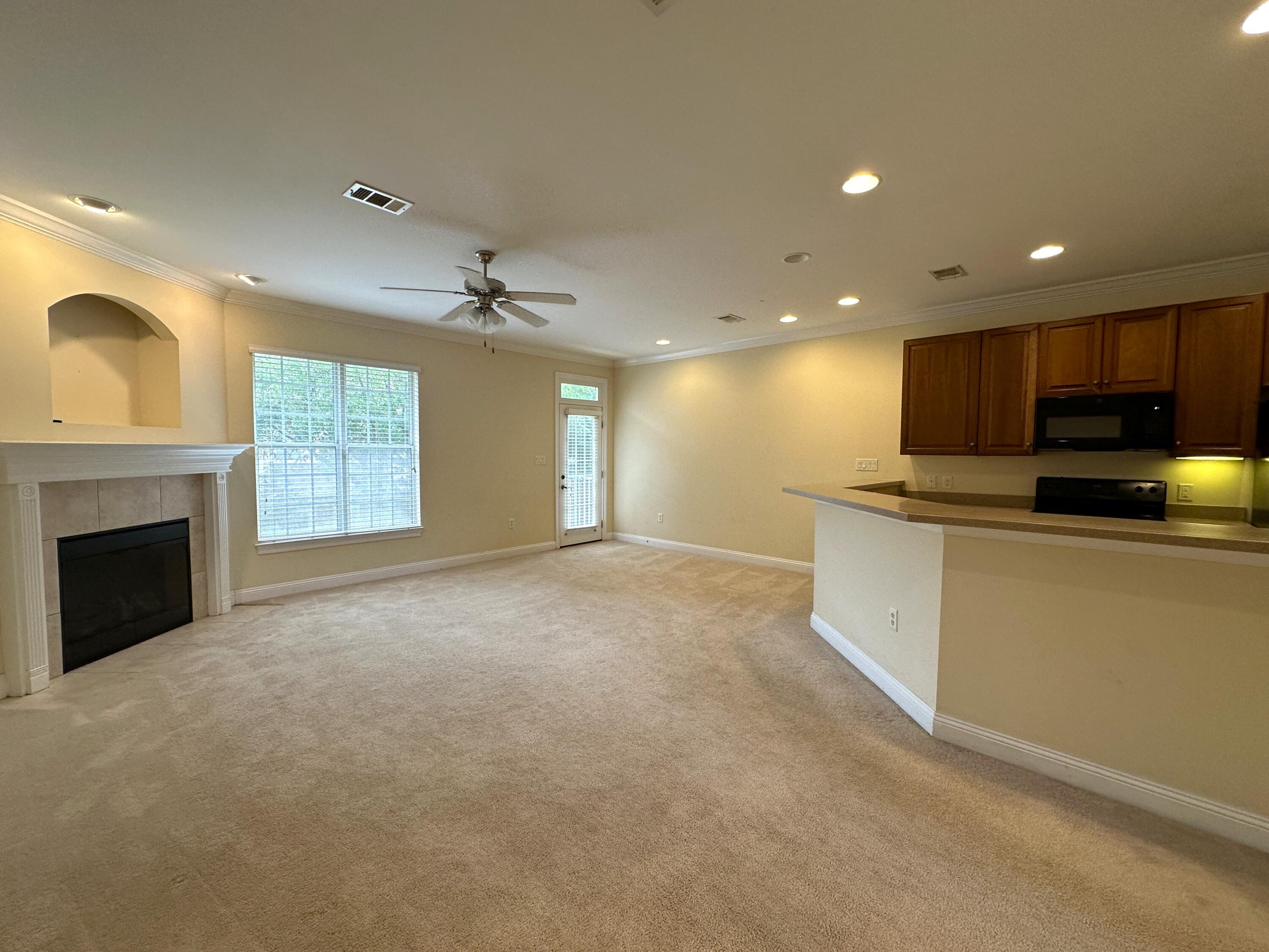 WALTON OAKS TOWNHOMES - Residential Lease