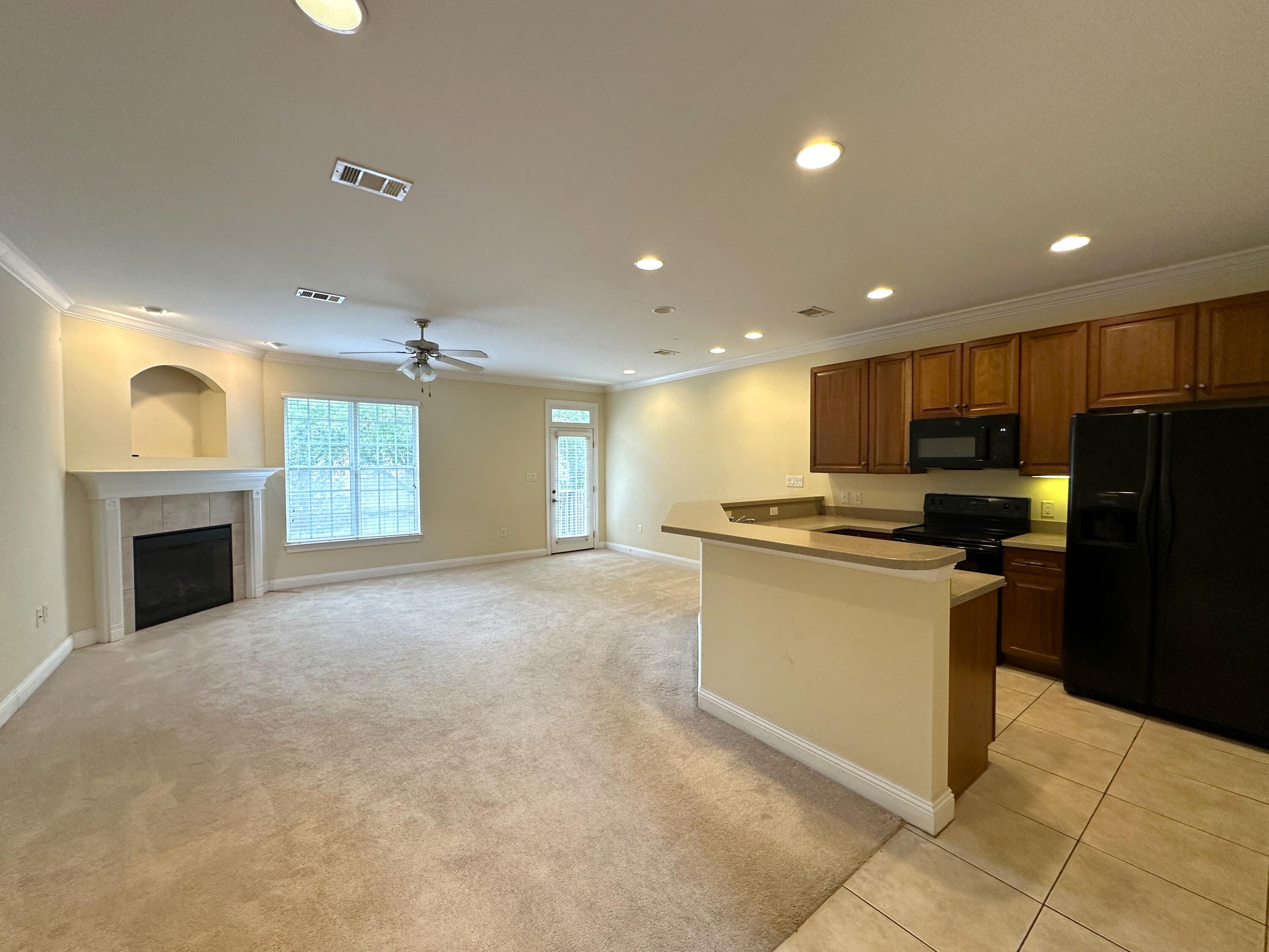WALTON OAKS TOWNHOMES - Residential Lease