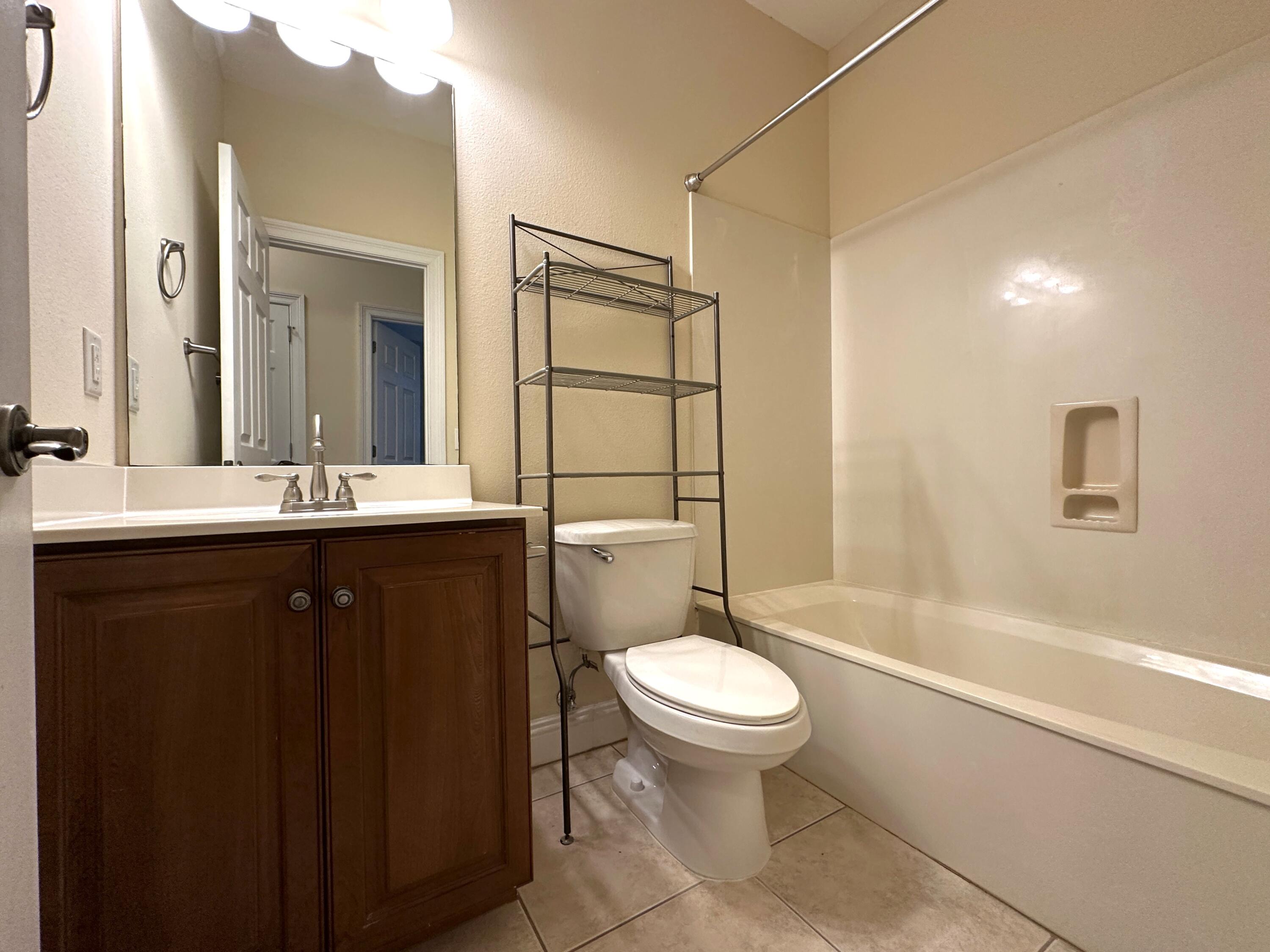 WALTON OAKS TOWNHOMES - Residential Lease