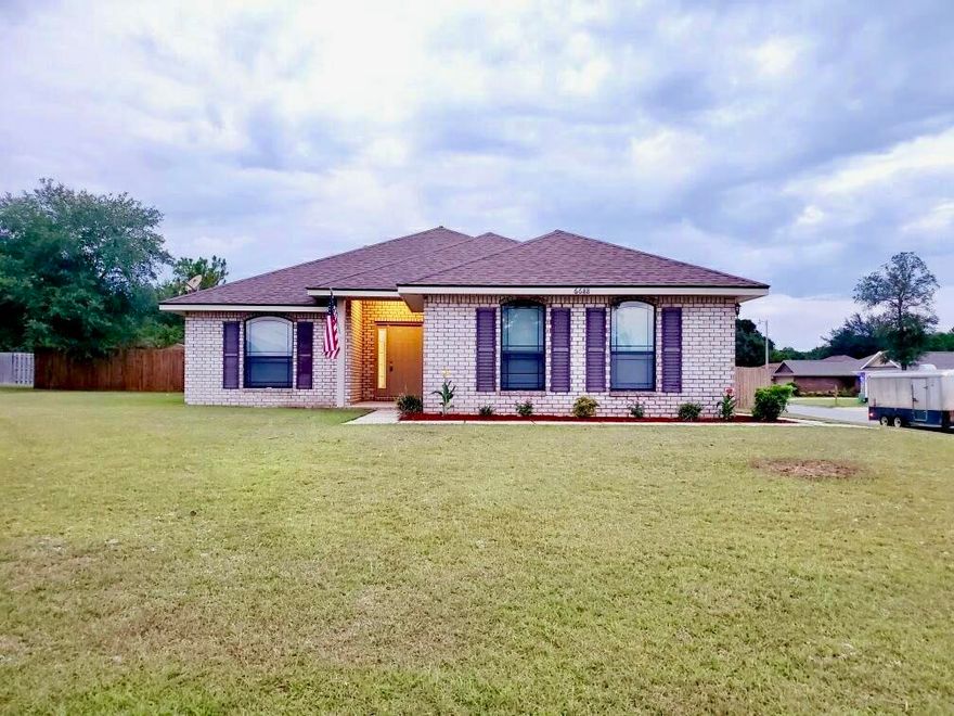 Great Deal in Plantation Woods!!!3/2 2 Car Garage 1612 SF **Move in ready 2009 Home* Wont last !!!100% Move in ready!!