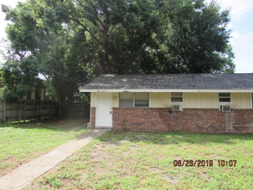 Newly remodeled. Fresh paint, new flooring, new appliances, new AC.
Located close to shopping, schools and minutes from the beach! NO pets allowed. No smoking inside unit.