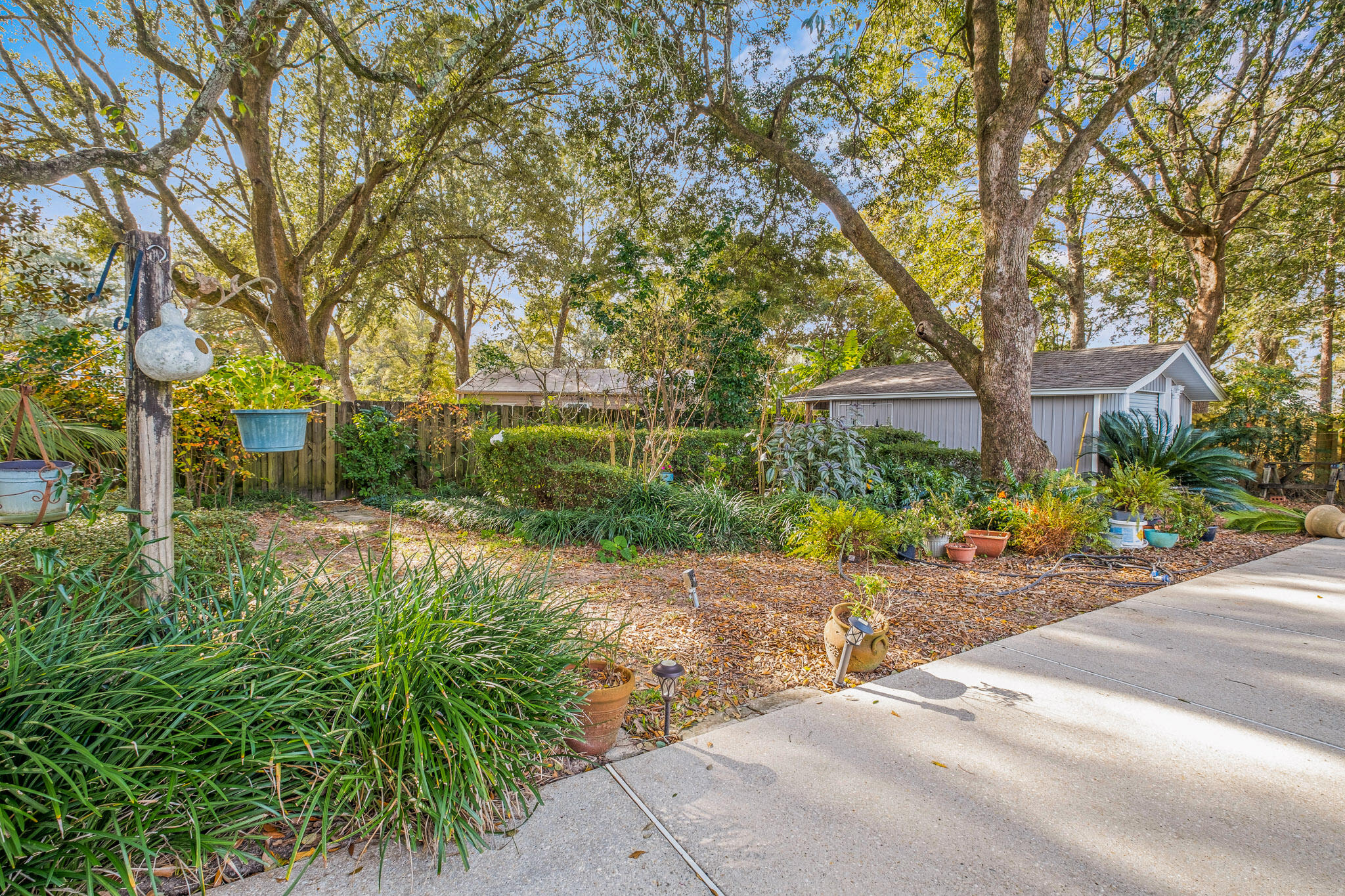 CROSS ROADS - Residential