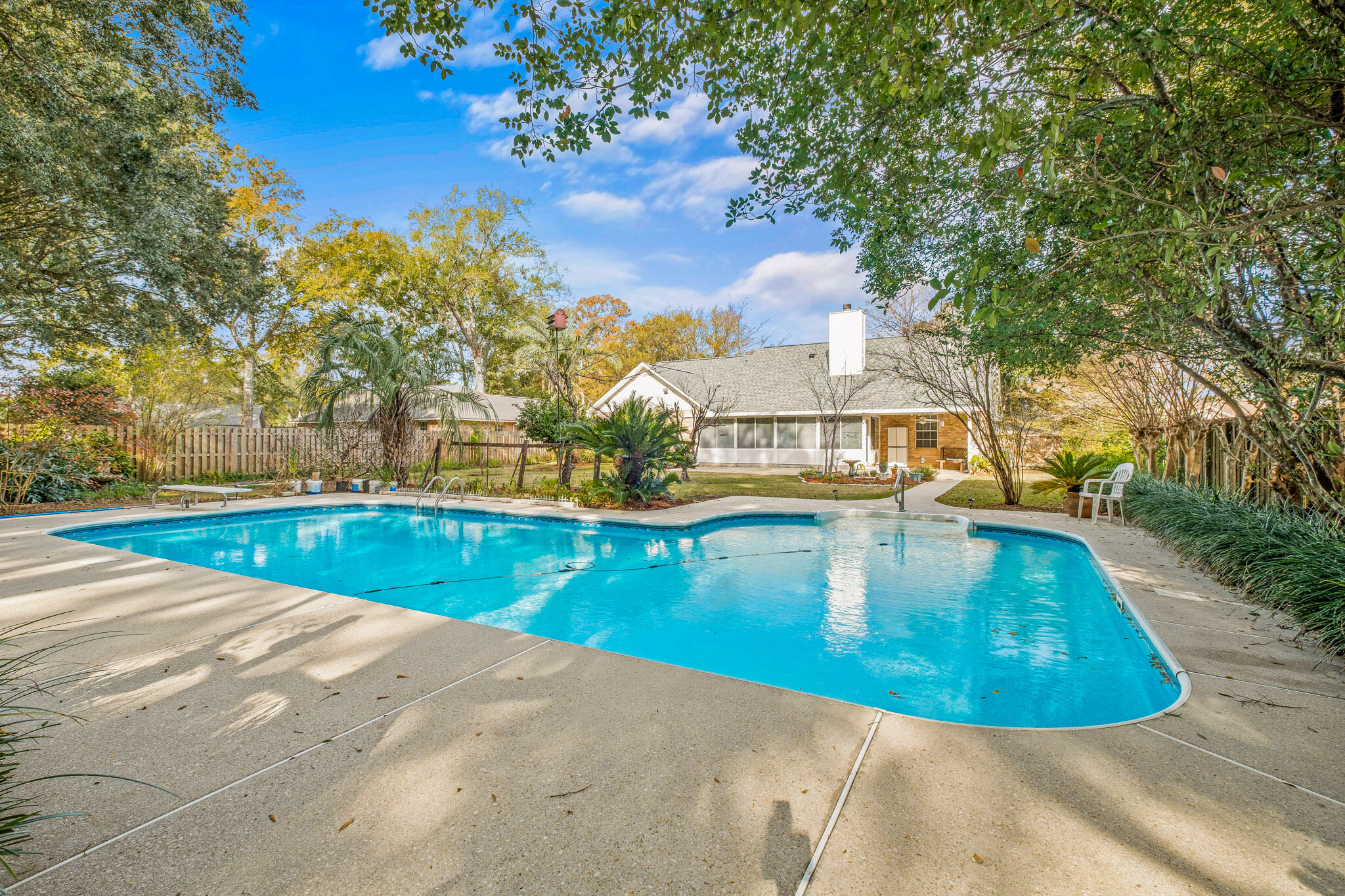 CROSS ROADS - Residential