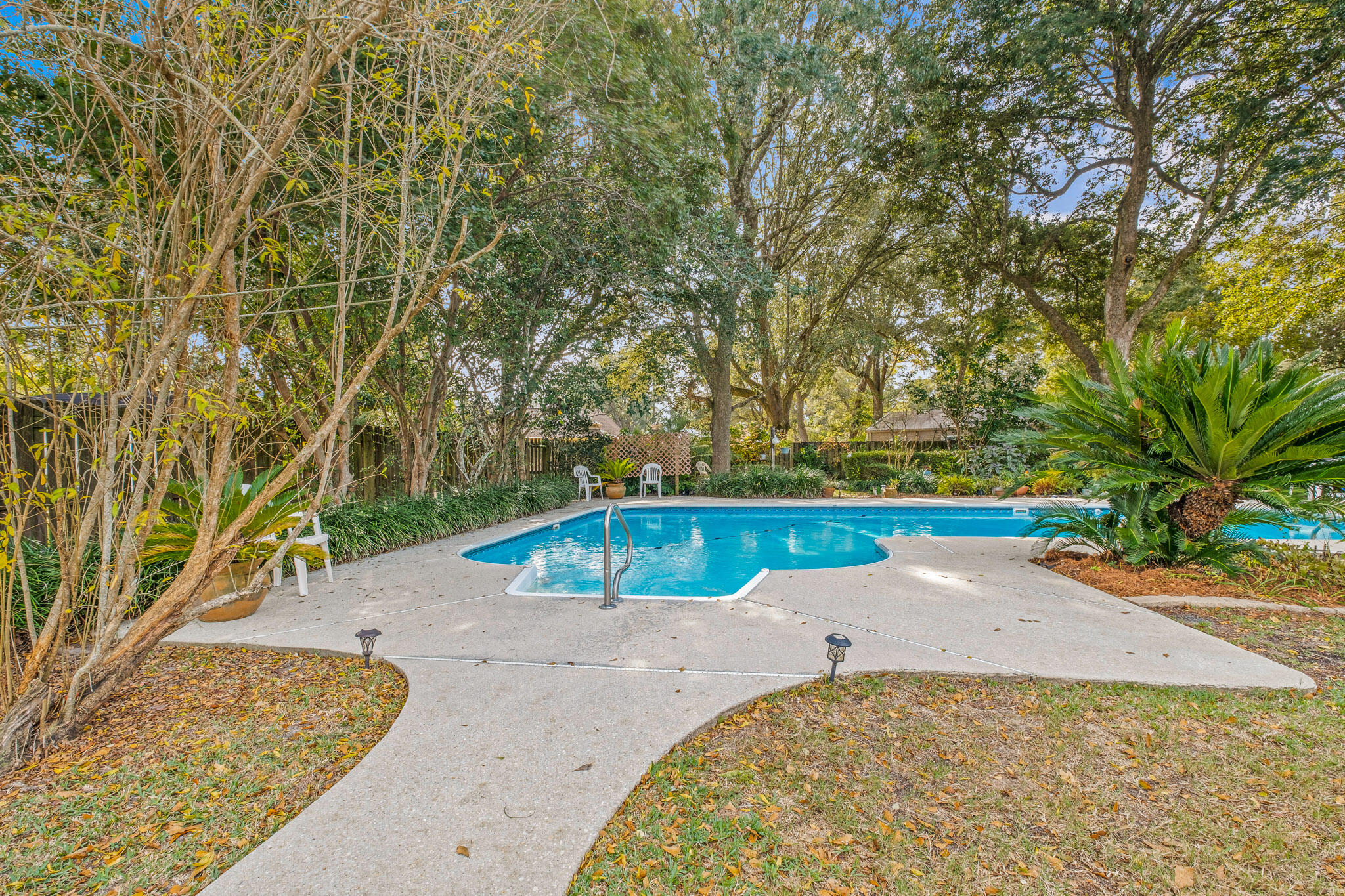 CROSS ROADS - Residential