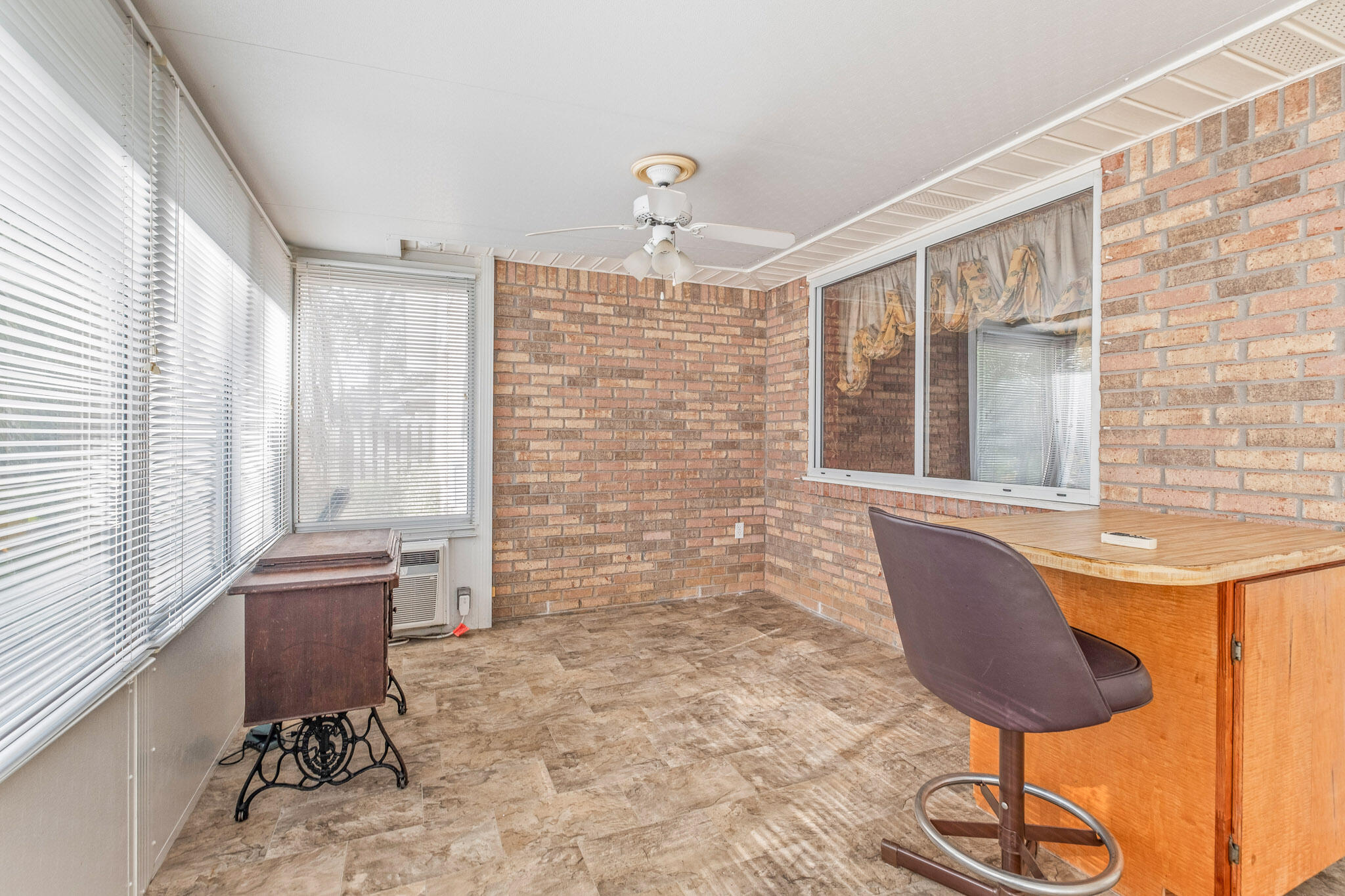 CROSS ROADS - Residential