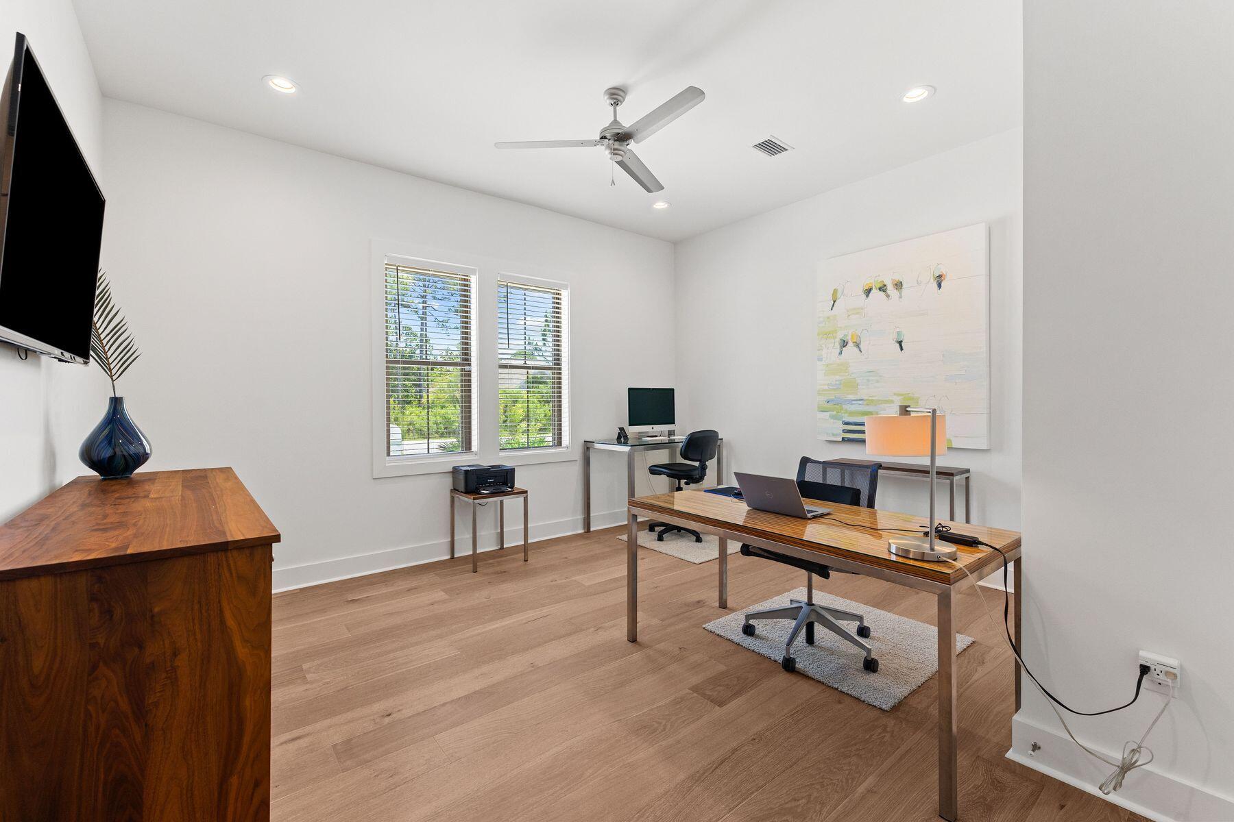 PELICAN BAY - Residential