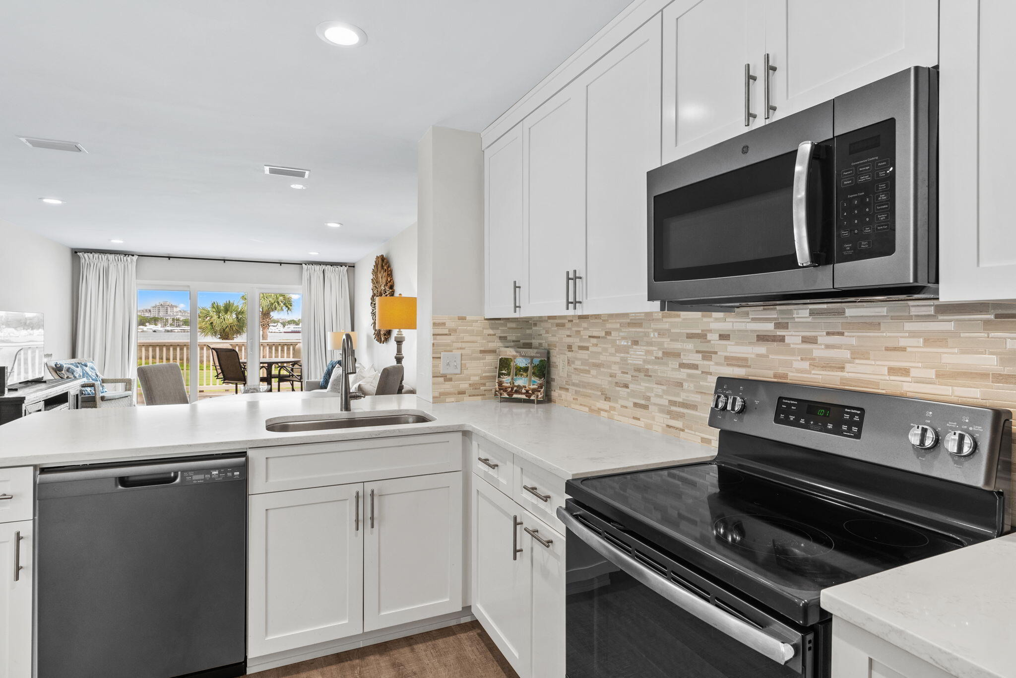 HARBOUR POINT CONDO - Residential