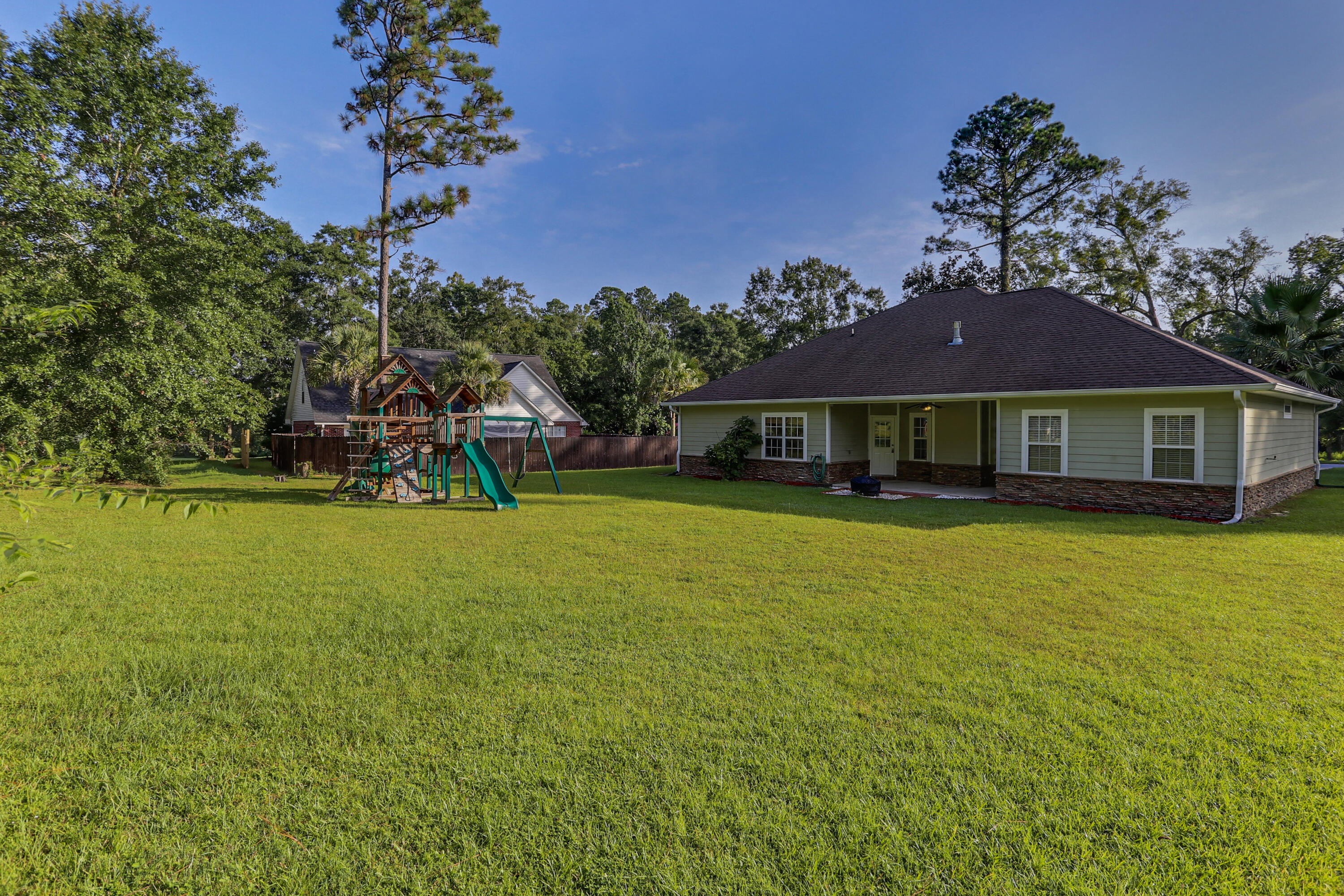 COUNTRY CLUB ESTATES 1 OF CRESTVIEW - Residential