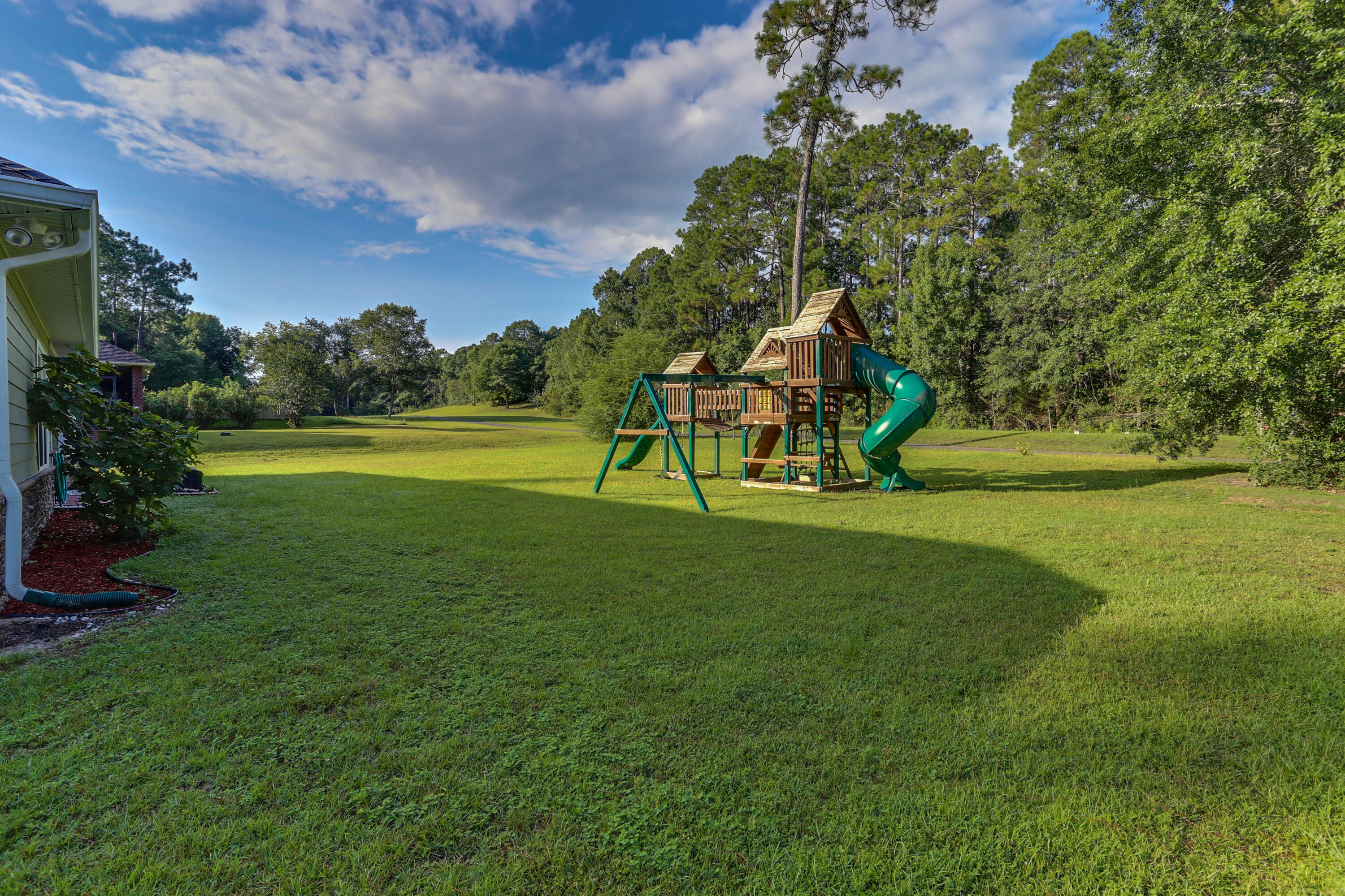 COUNTRY CLUB ESTATES 1 OF CRESTVIEW - Residential