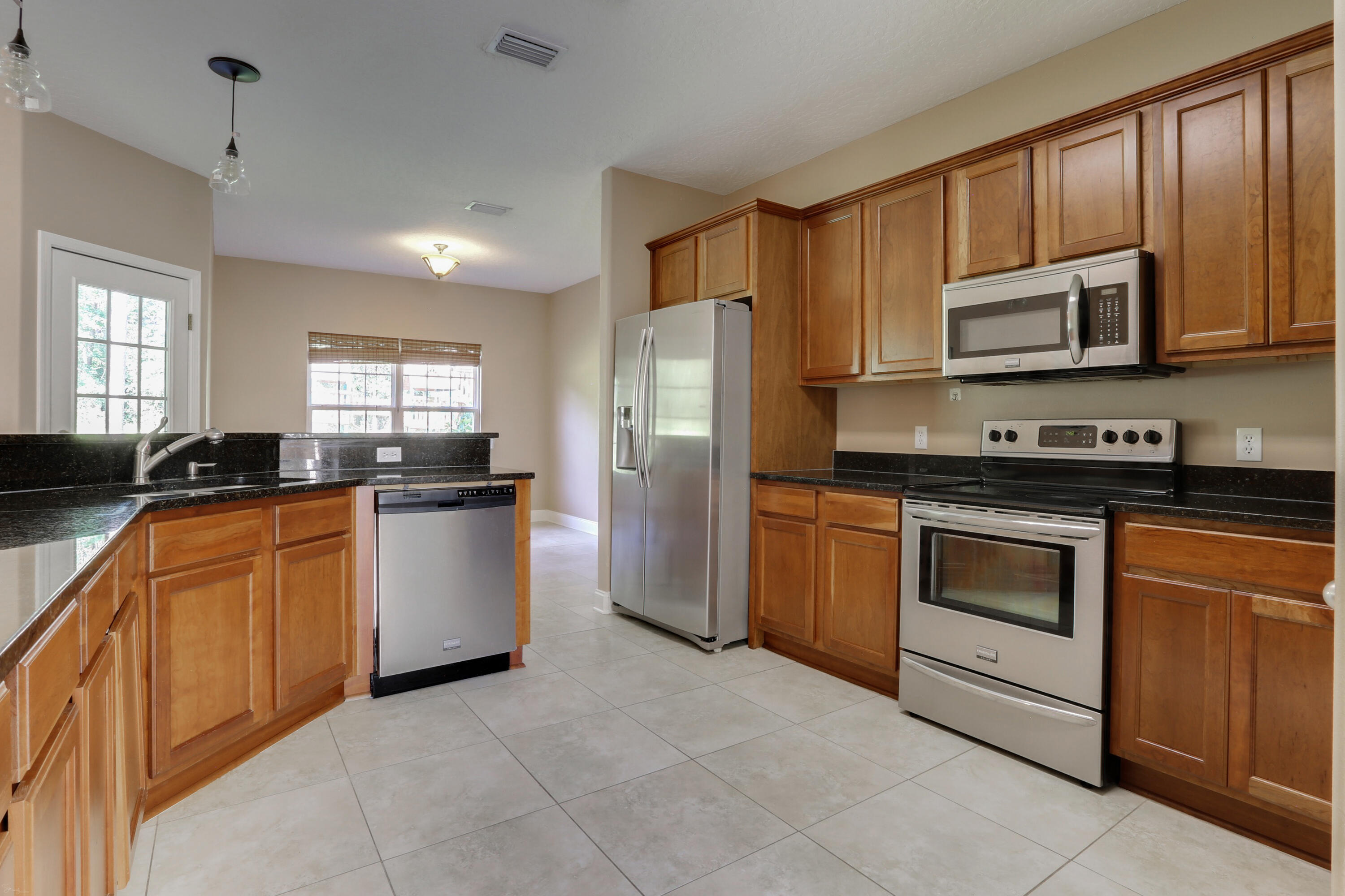 COUNTRY CLUB ESTATES 1 OF CRESTVIEW - Residential