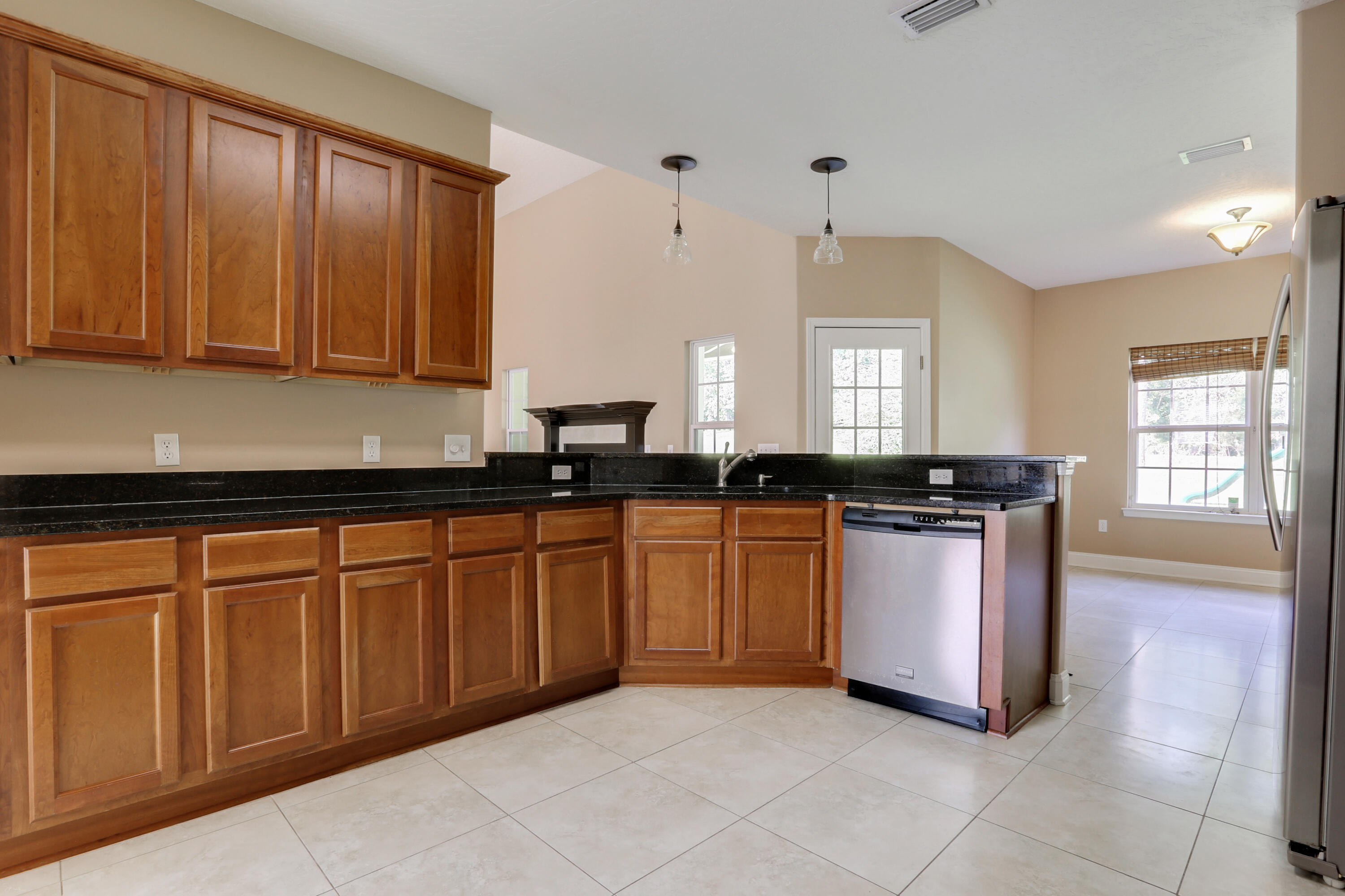 COUNTRY CLUB ESTATES 1 OF CRESTVIEW - Residential