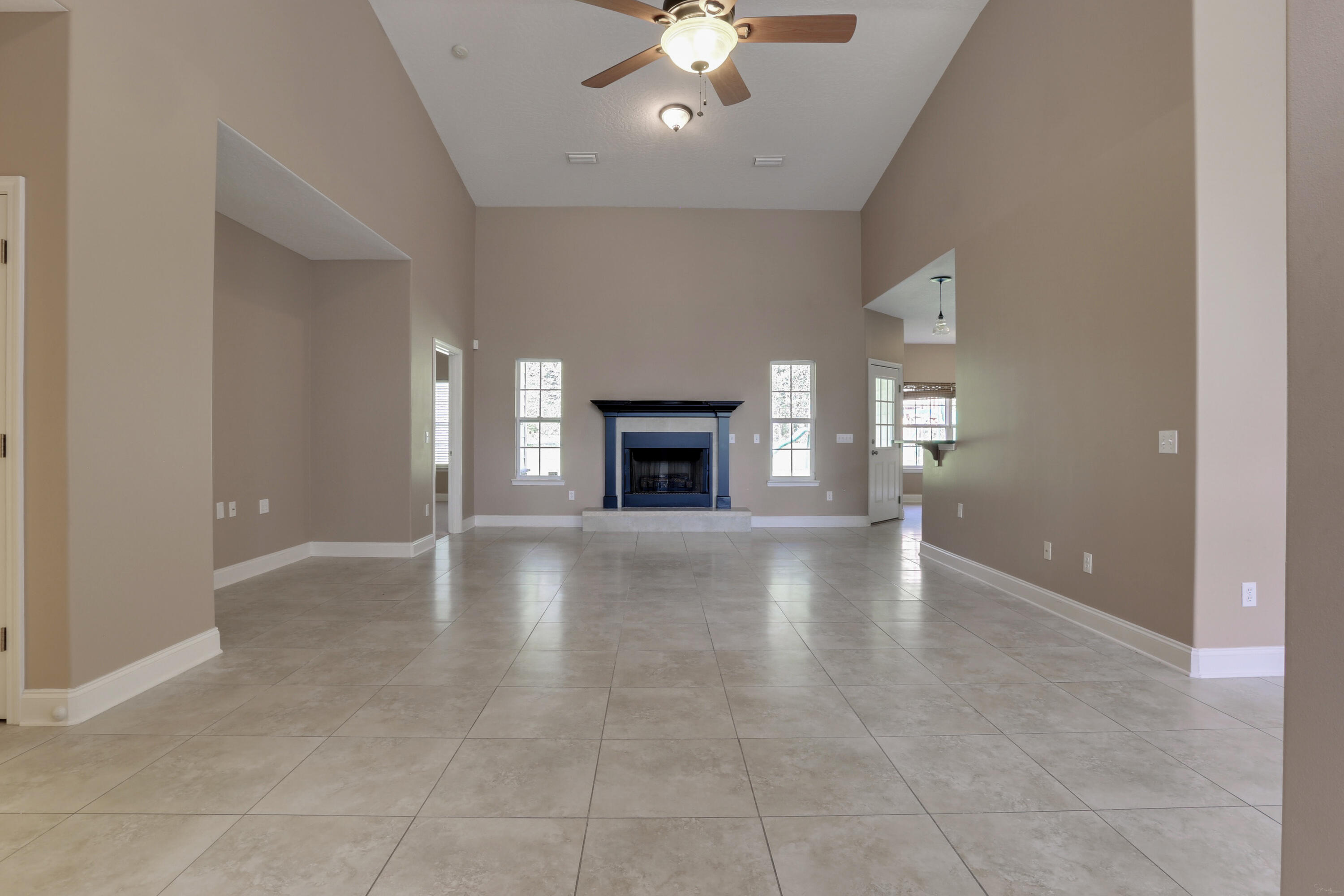 COUNTRY CLUB ESTATES 1 OF CRESTVIEW - Residential