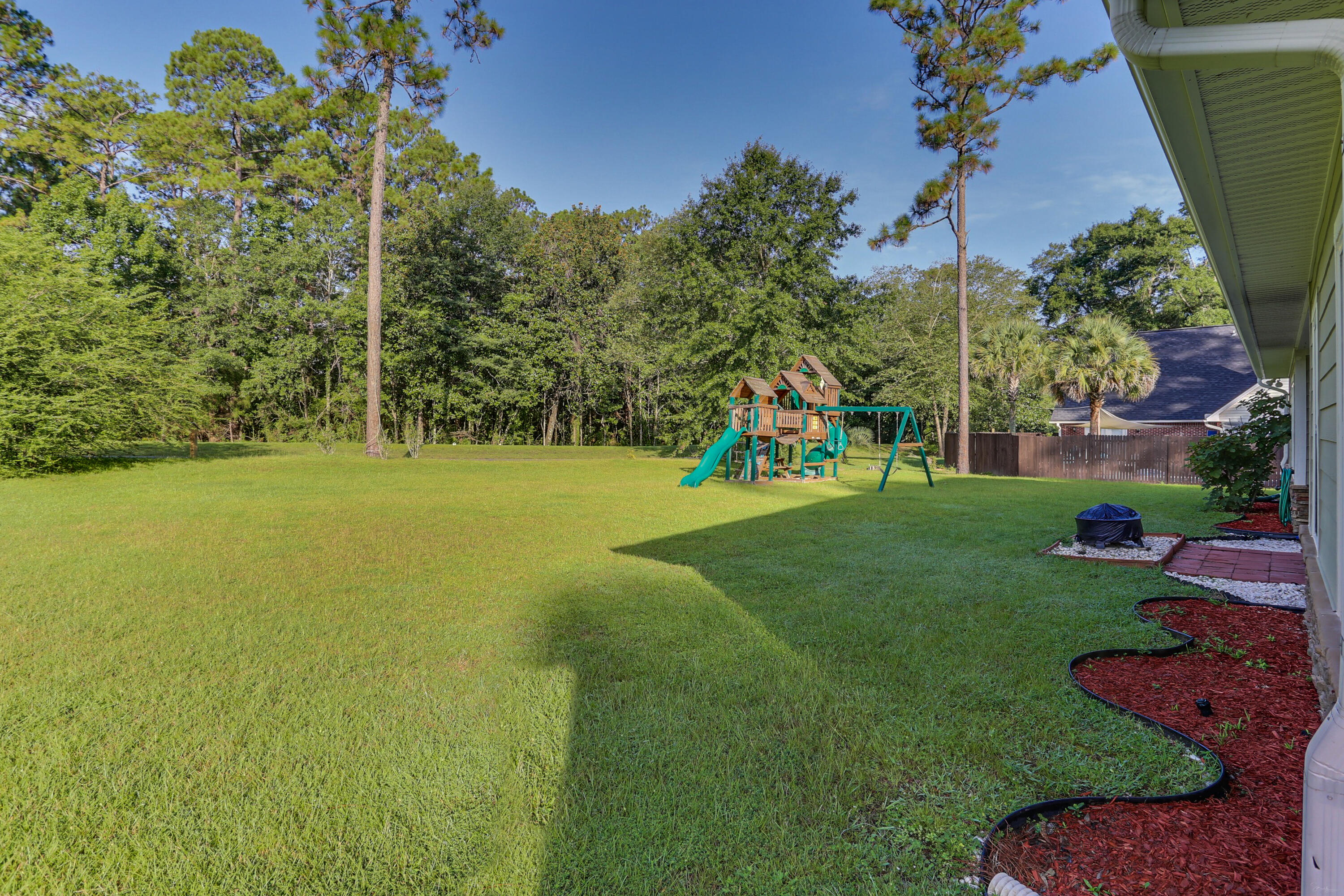 COUNTRY CLUB ESTATES 1 OF CRESTVIEW - Residential