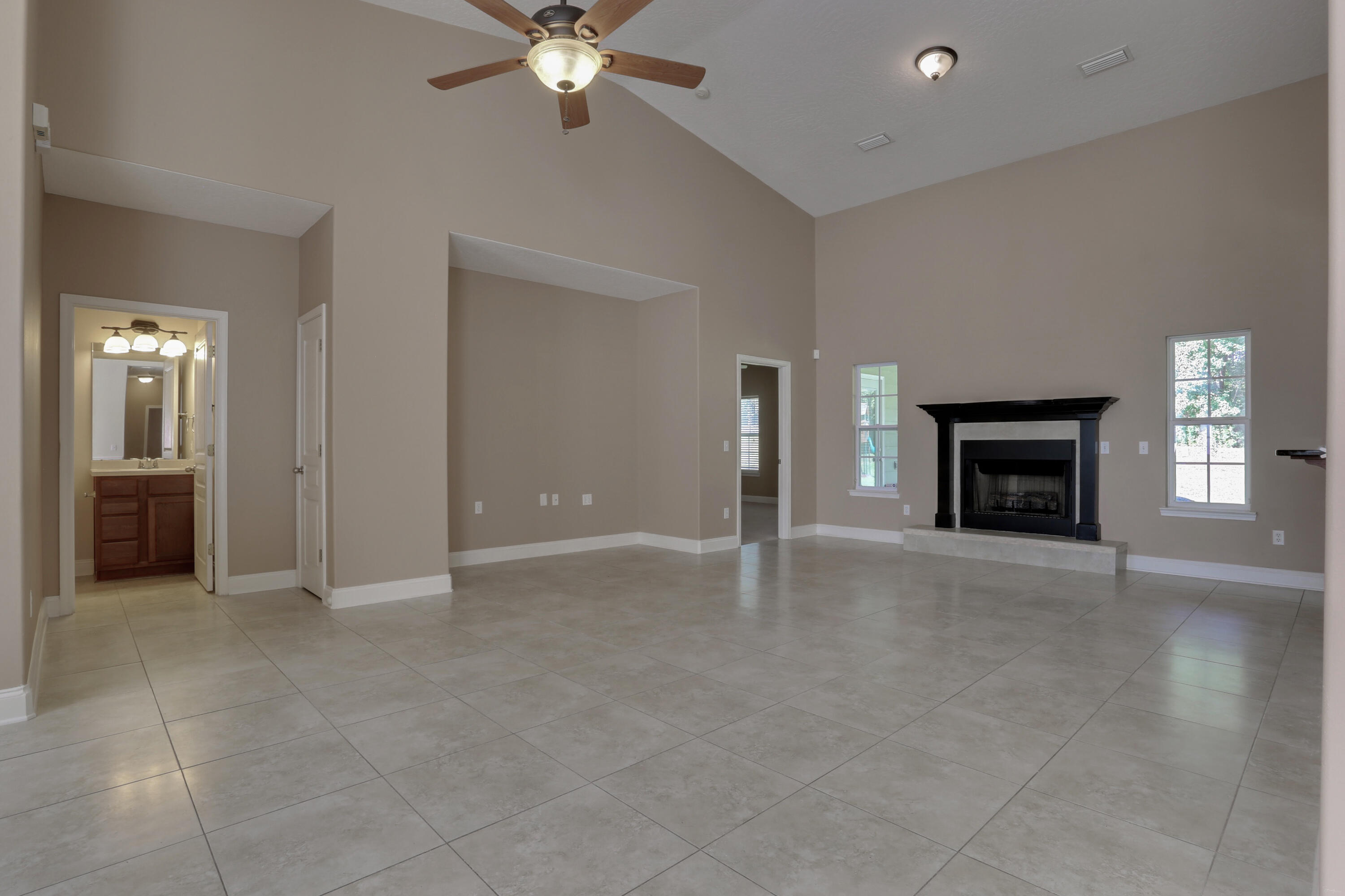 COUNTRY CLUB ESTATES 1 OF CRESTVIEW - Residential