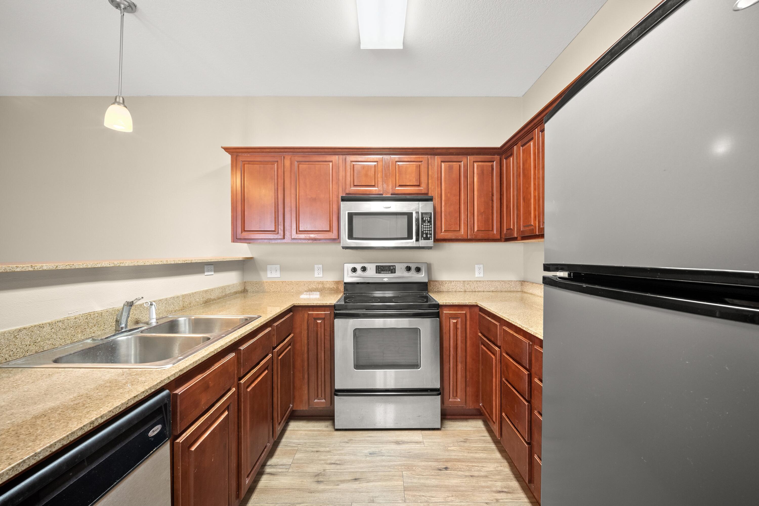 Crestview-ARBOR LAKE TH - Residential Lease